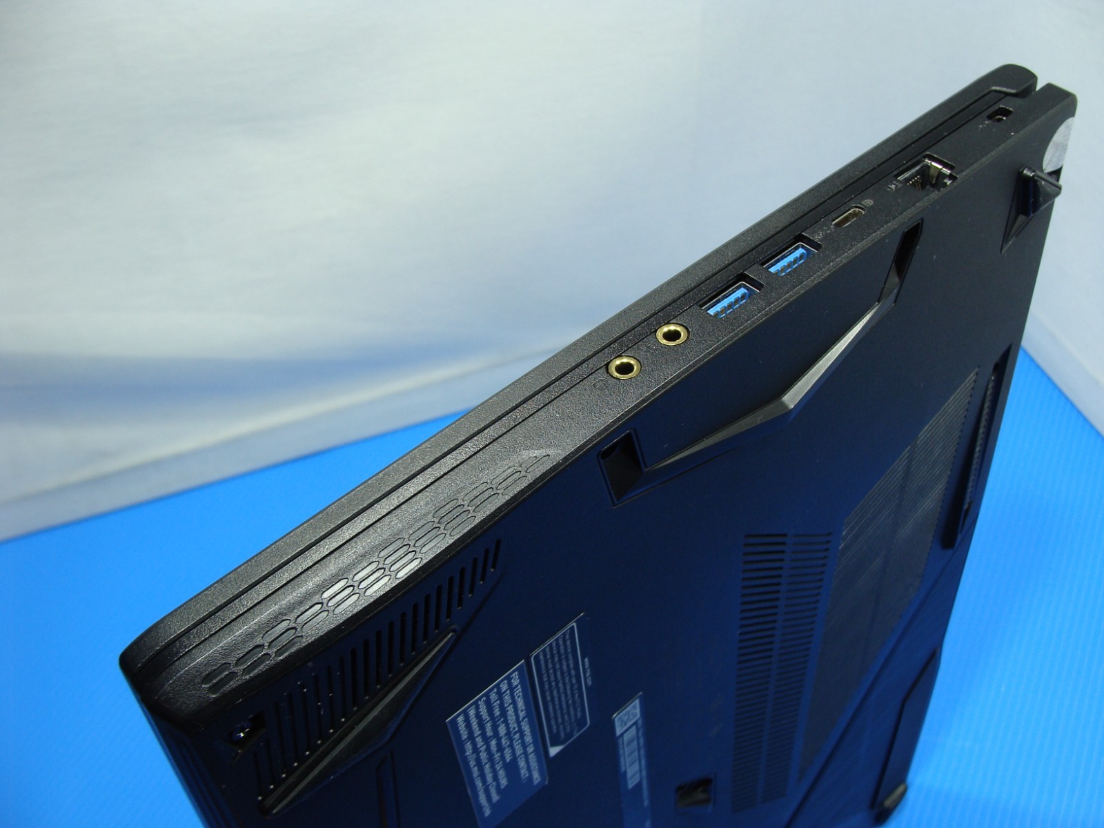 MSI Thin GF63 15.6” FHD 144hz core i5-12450H 2.0GHz 8GB 512GB SSD RTX 2050 4GB