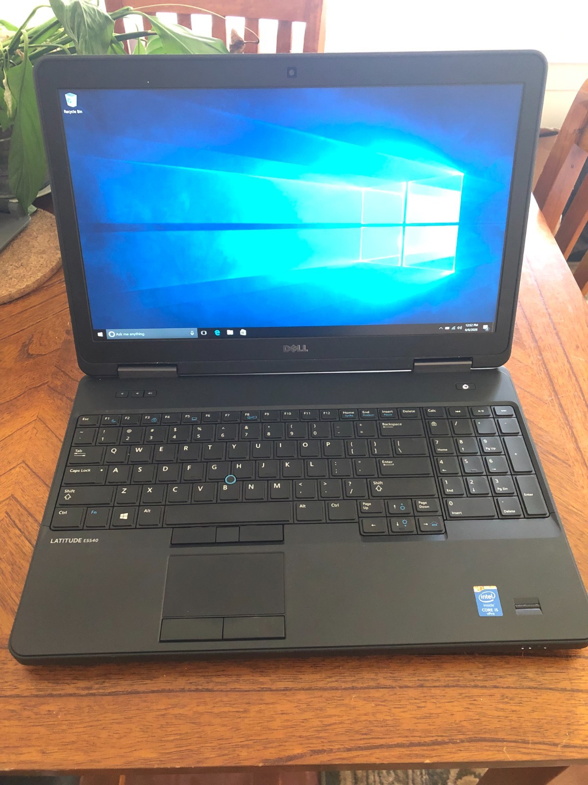 DELL LATITUDE E5540 Laptop w/ Intel Core i5-4310U 2.00 GHZ + 8 GB 460GB HD