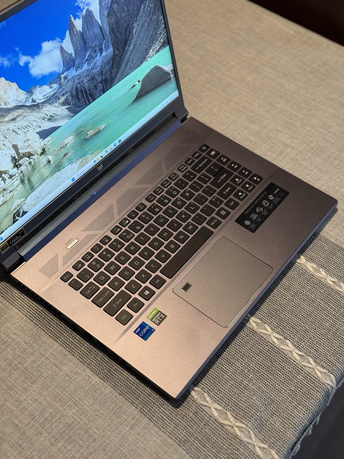 Acer Predator PT516-51s / i7-11800H / RTX 3060 / 16GB RAM / 512GB SSD / 165Hz