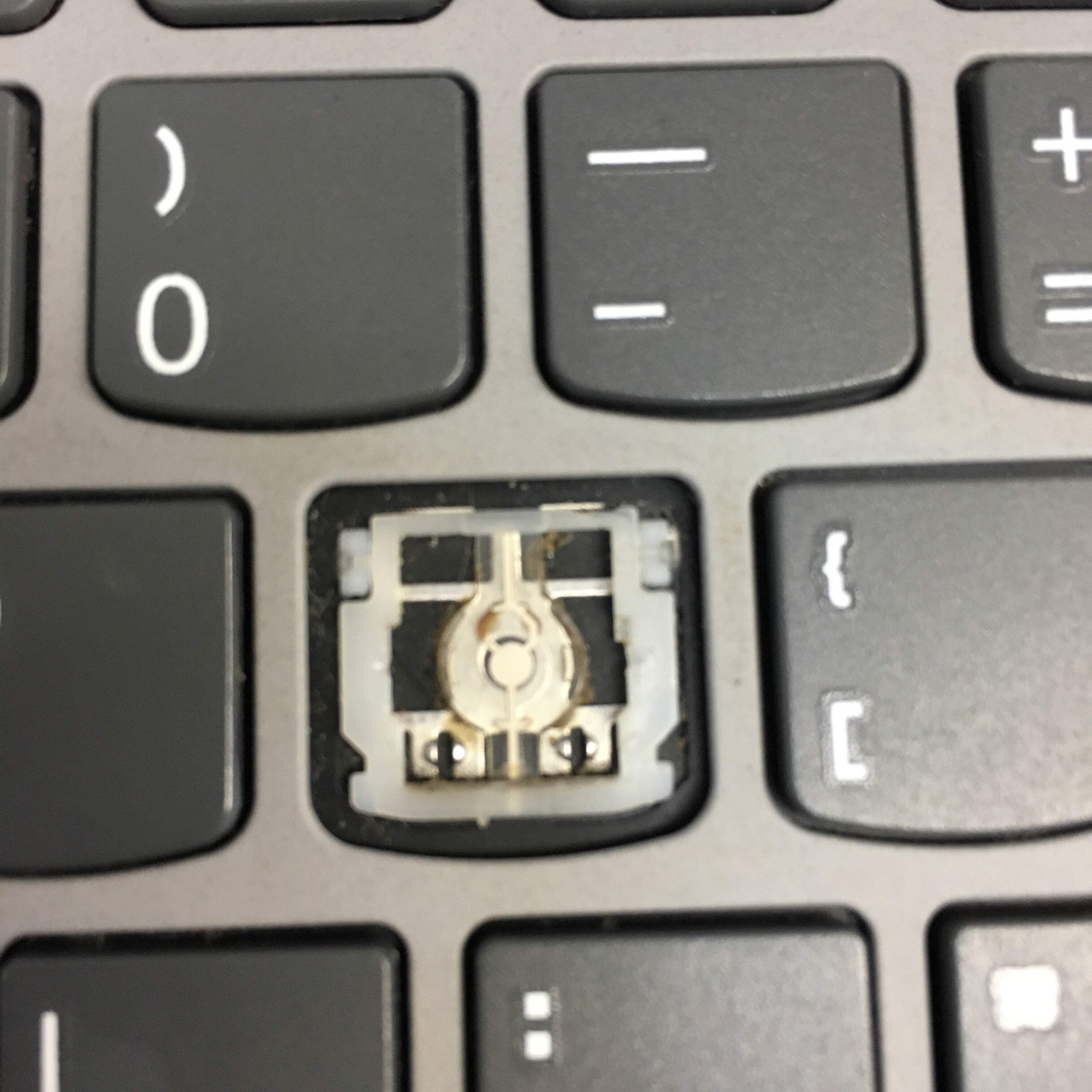 Broken Lenovo Ideapad 5 14IIL05 14″ i5-1035G1 1.0GHz 8GB RAM 256GB SSD Broken P
