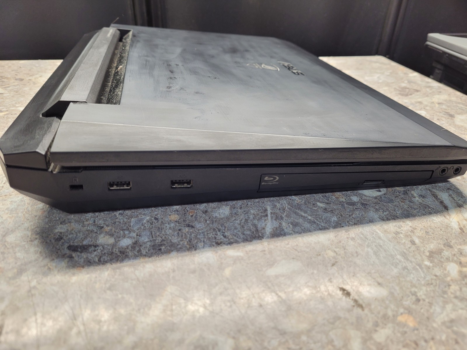 Retro ASUS G74S 17.3″ I7-2670QM NVIDIA GTX 560M 16GB RAM 128GB SSD 700gb HDD