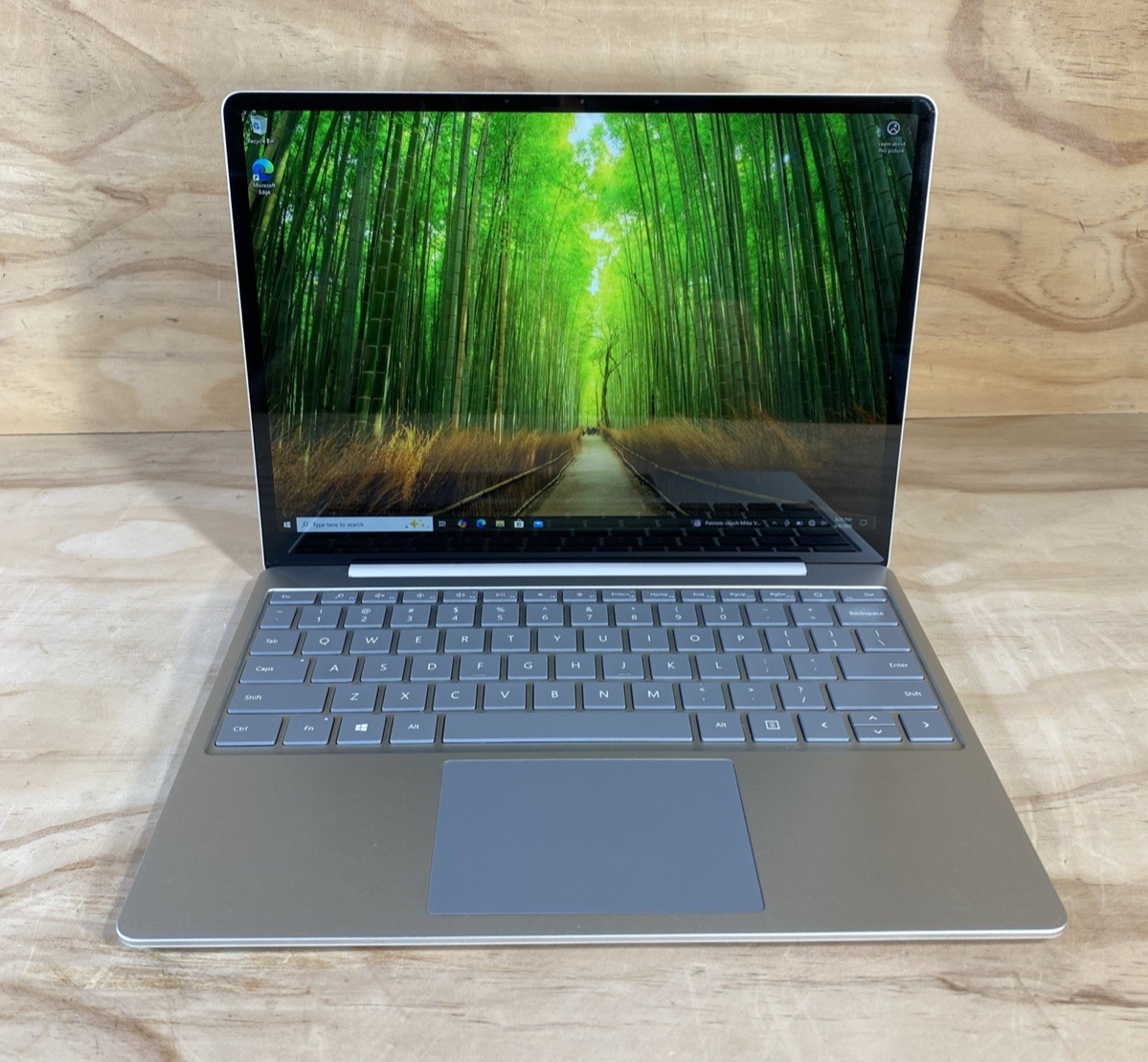 Microsoft Surface Laptop Go 1943 12.4″ i5-1035G1 1.0GHz 4GB RAM 64GB SSD/bat87%