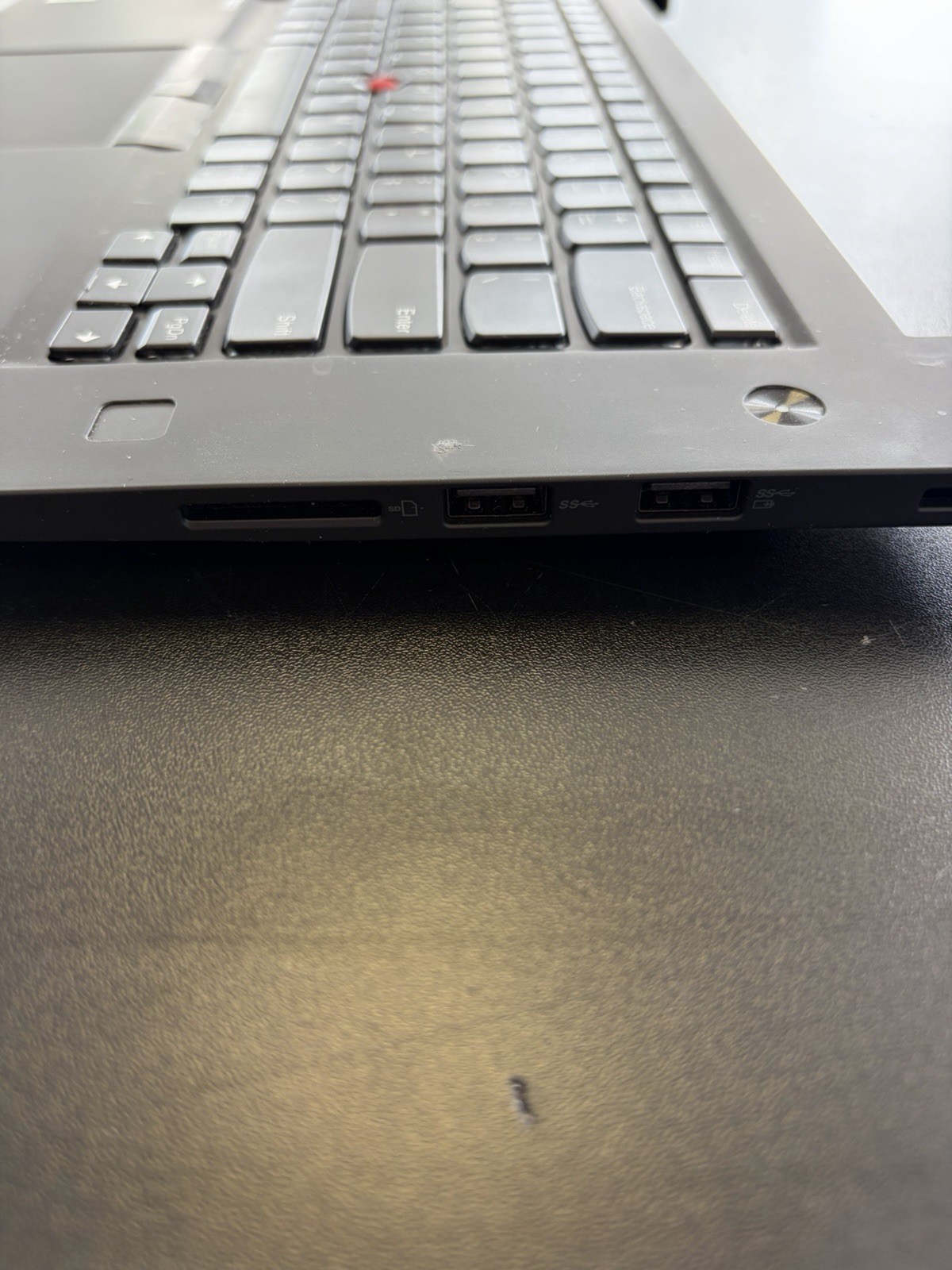 Lenovo ThinkPad X1 Extreme Gen 3 (i7-10850H+Nvidia GTX 1650Ti) Read Description