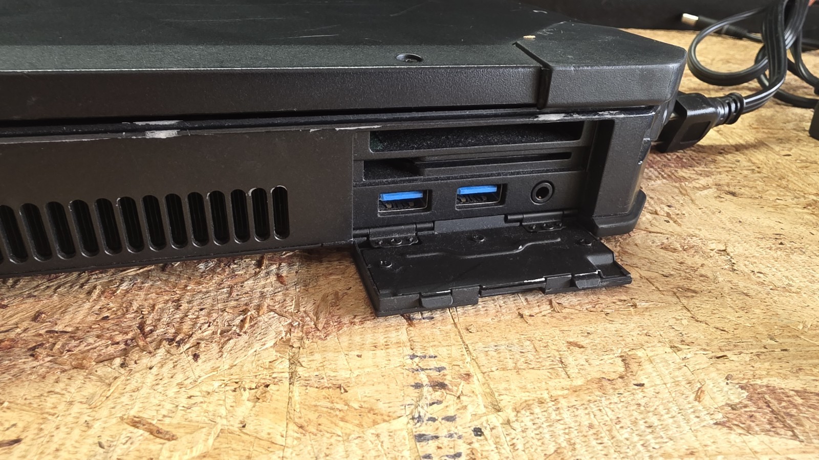 Dell latitude 5424 Rugged i7 8th Gen 8gb Memory 3.7 GHZ READ