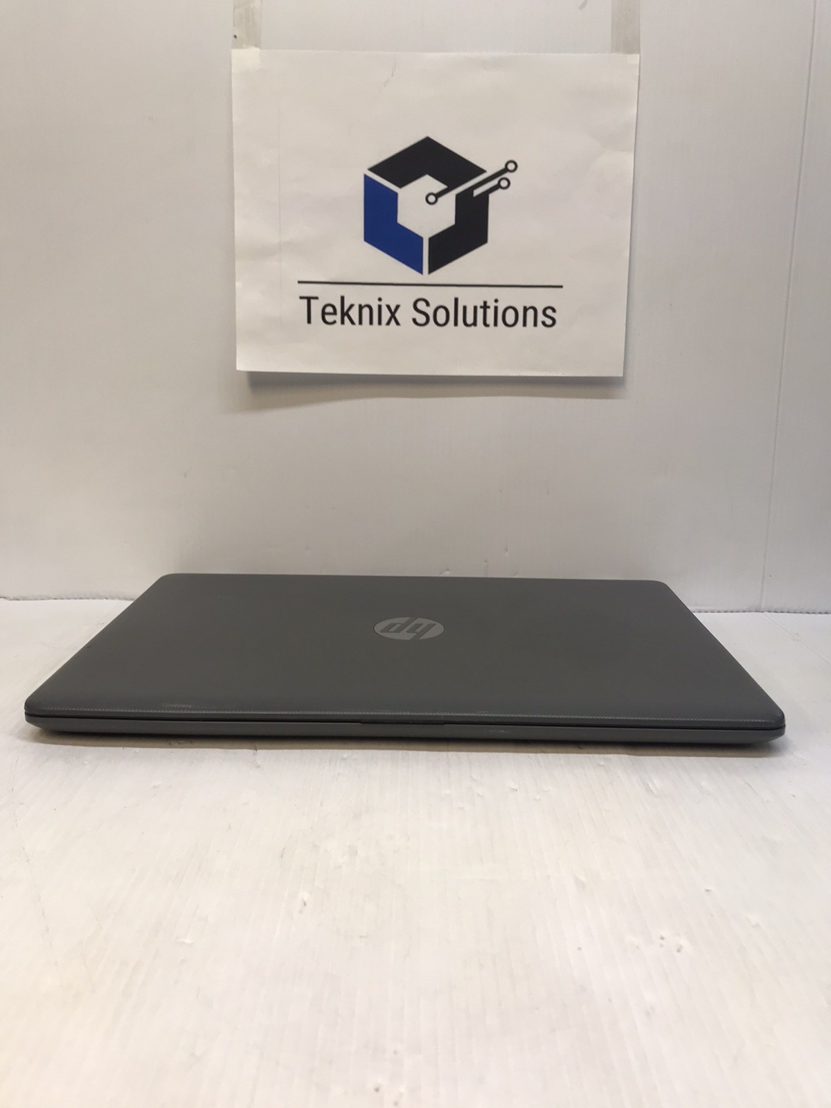 HP 15-bs059od Intel Core i3 7th Gen. 8GB RAM NO HDD Broken Screen *Read*