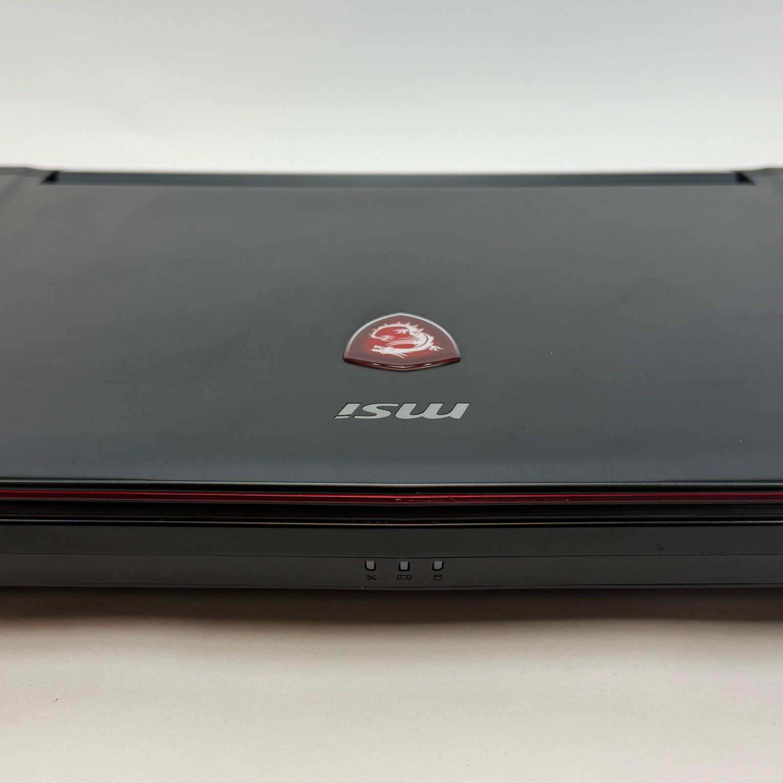 MSI Titan GT75 8RF 17.3″ i7-8850H 2.6GHz 64GB 256GB GTX 1080 Bent USB Read
