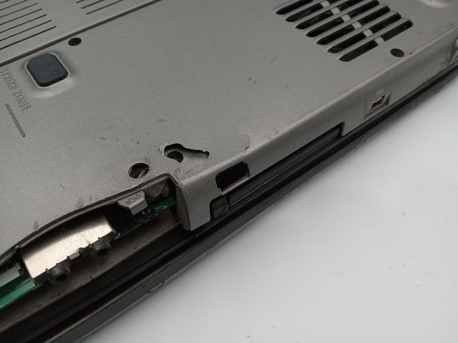 Dell Latitude D530 14″ Laptop Intel Core 2 Duo – CRACKED SCREEN – CASE DMG -RR
