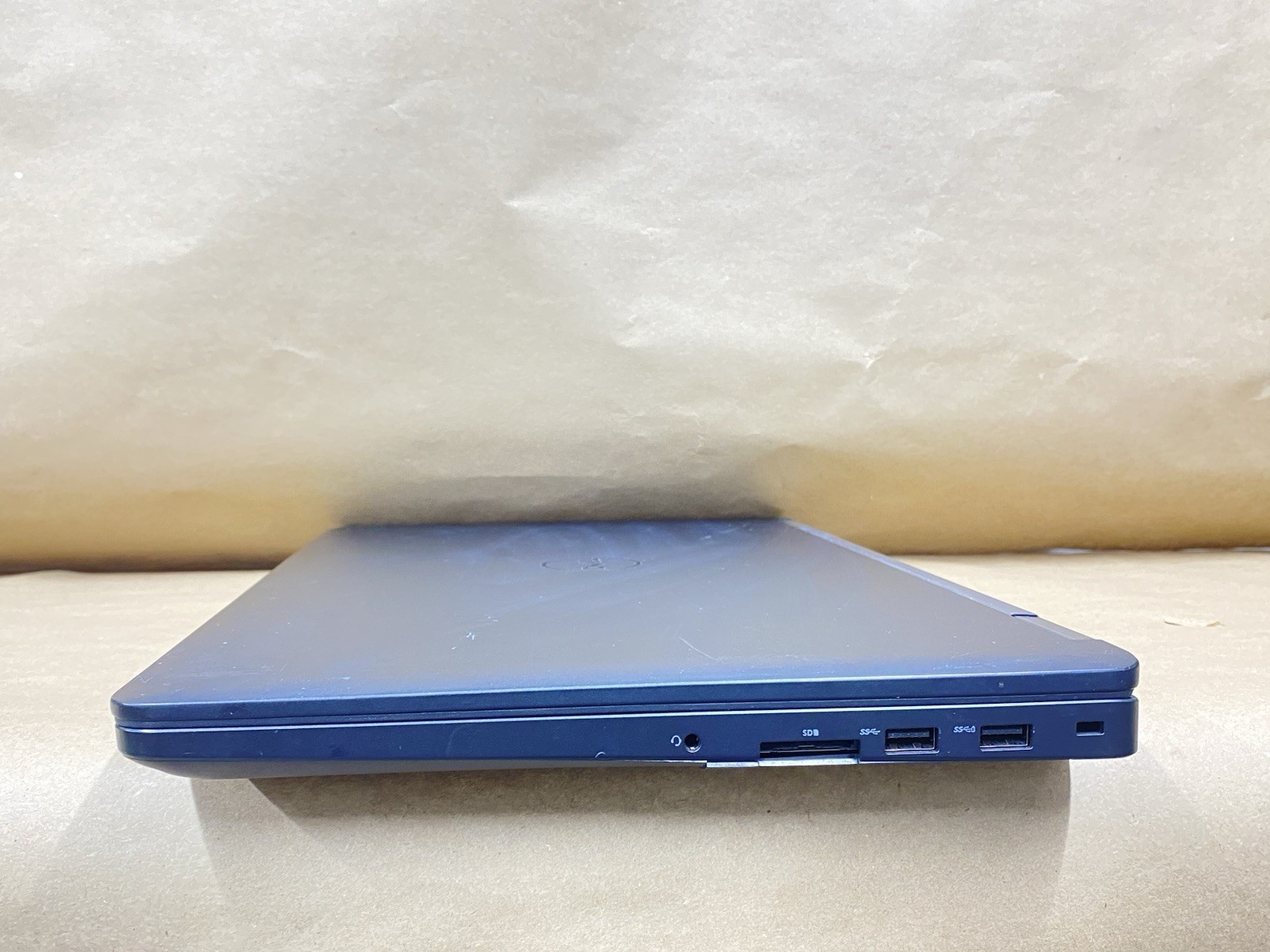 Dell Latitude E5570 – 16″ FHD Touch- i7-6600U – 4GB – 128GB – Win 10 – READ