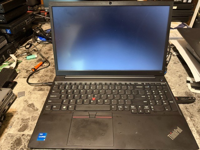 Lenovo ThinkPad E15 Gen 2 15.6″ i5-1135G7 8GB RAM 256GB SSD Win 11 Pro /Charger