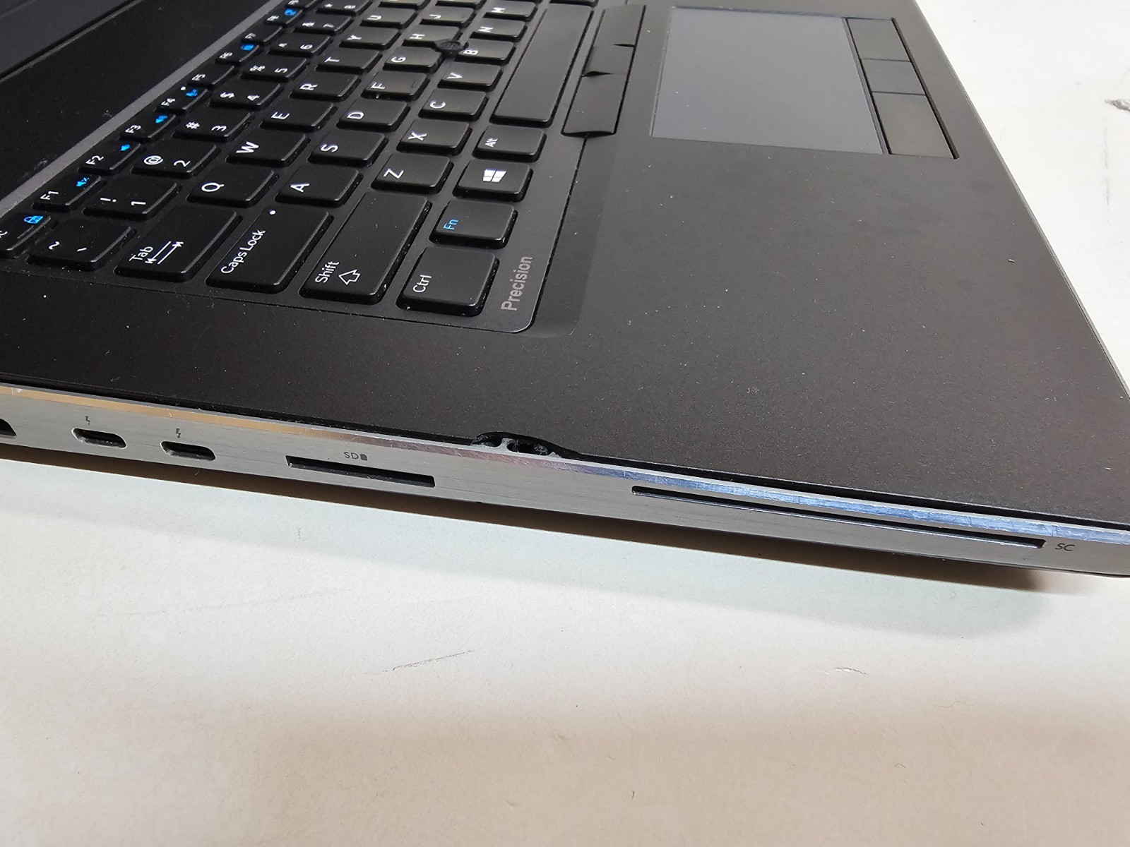 Dell Precision 7740 Laptop 2.6 GHz i7-9850H 16GB 512GB SSD WX 7130 Cam 17.3″ SP1