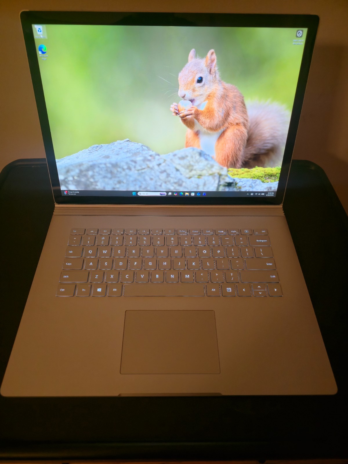 Microsoft Surface Book 2 15″ – i7 16GB 512GB GTX 1060 – AS‑IS for Part/Repairs