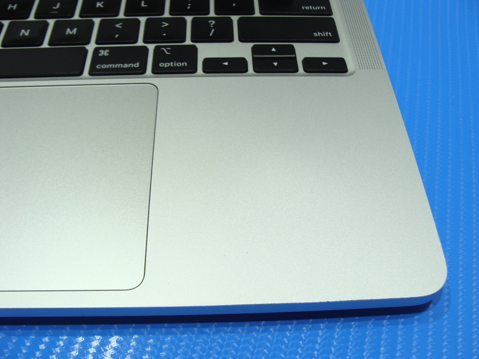 Apple MacBook Pro A2338 (2020) 13.3″ M1 8CPU/8GPU 3.2GHz 8GB 256GB SSD +Charger