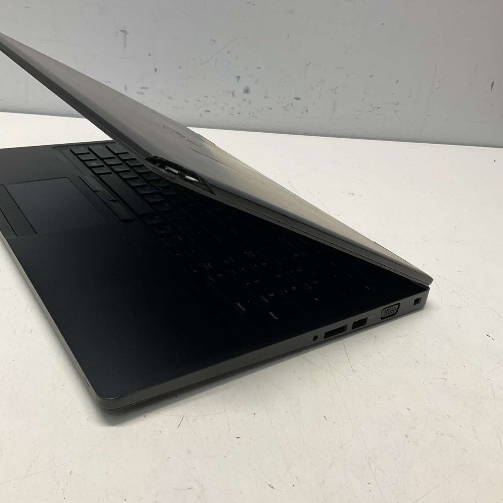 Dell Latitude 5590 i5-7300U 2.60GHz 8GB 128GB SSD WIN10 Pro Laptop READ