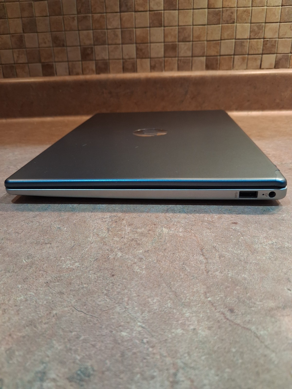 HP Laptop 14-EM0002WM 14″ Athlon Silver 7120U 2.4GHz 4GB RAM 128GB SSD – Blue