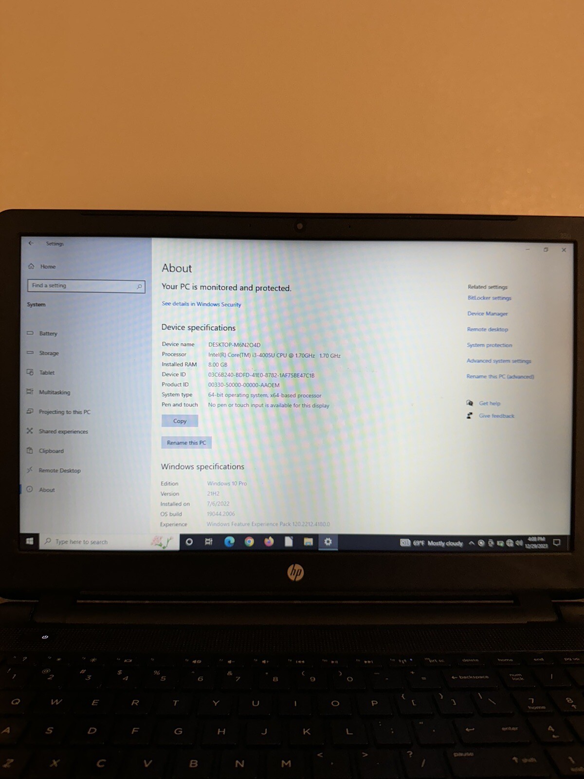 HP 350 g2 Laptop Inter(R) Core(TM) i3-4005U CPU Speed-1.70GHz, RAM 8 GB