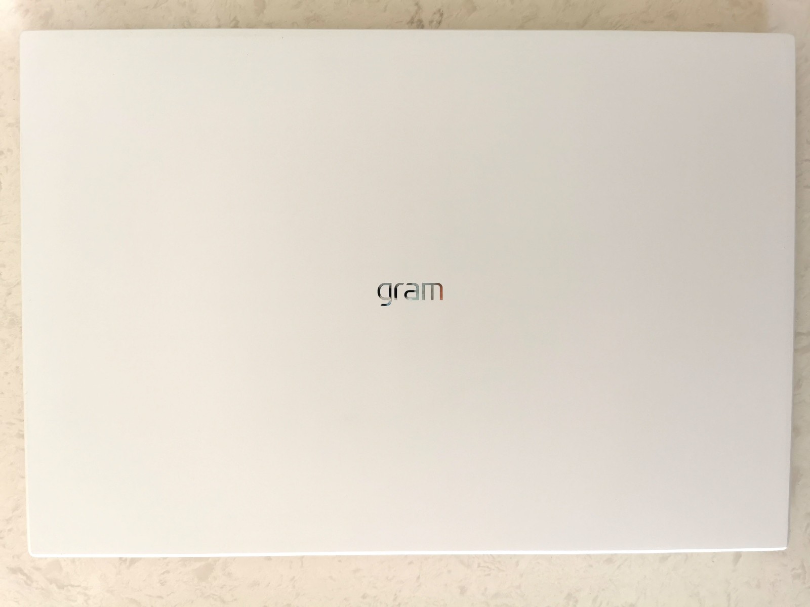 White LG Gram i5-1135G7 16GB DDR4 512GB or 1-2TB SSD 2K 16″ Lightweight Laptop