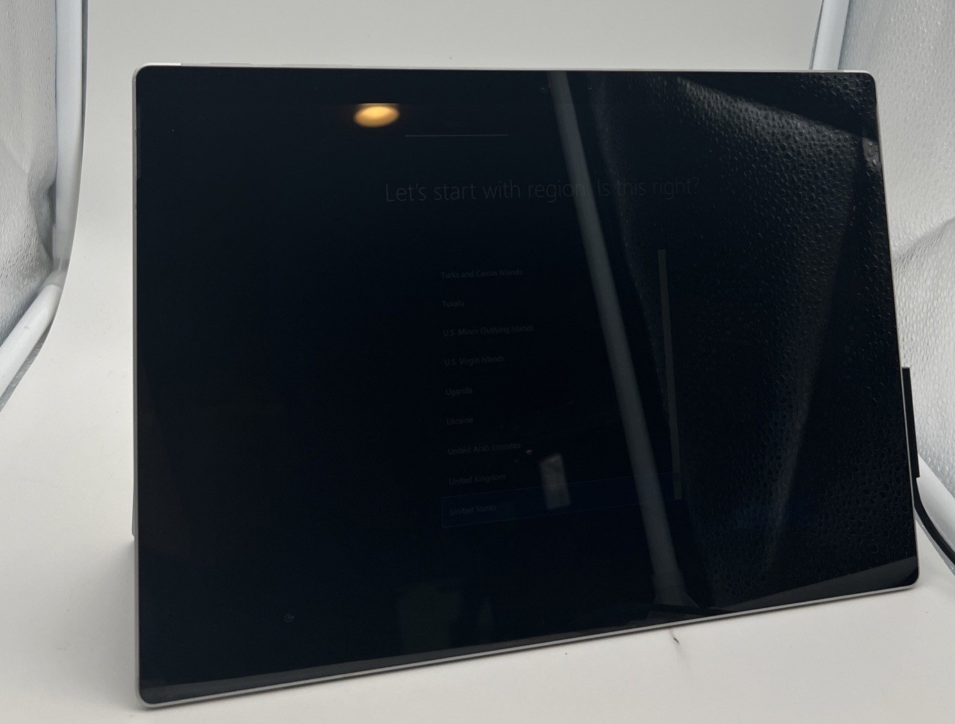 Microsoft Surface Pro 5 Core m3-7Y30 @1.0GHz Ram:4.0GB/128GB GOOD CONDITION