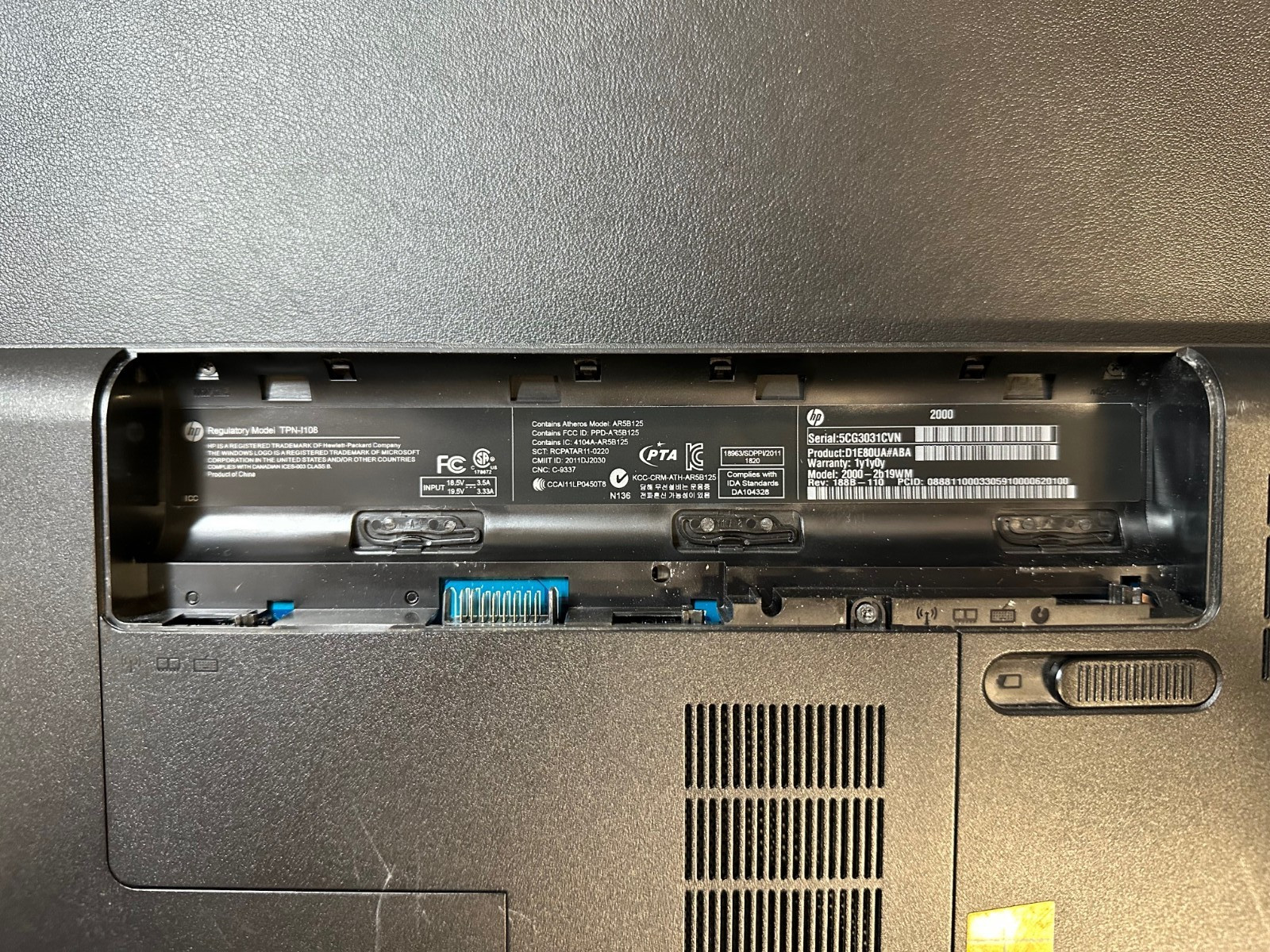 HP 2000-2B19WM Laptop w/ AMD E-300 1.30 GHZ | 4 GB | 300GB HDD