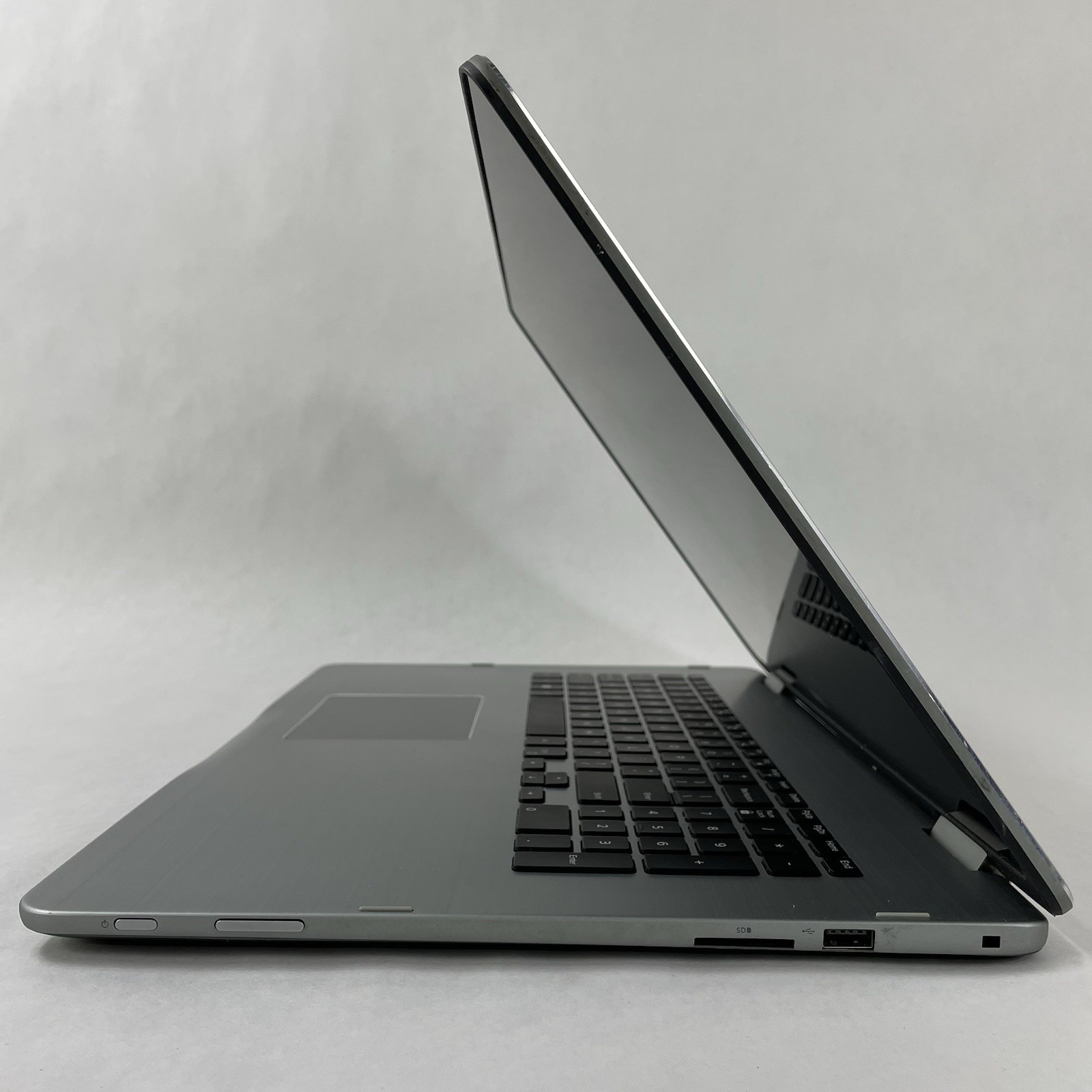Dell Inspiron 17-7779 17.3″ i7-7500U 2.70 GHz 16GB RAM NVIDIA GF108 No SSD/OS/AC
