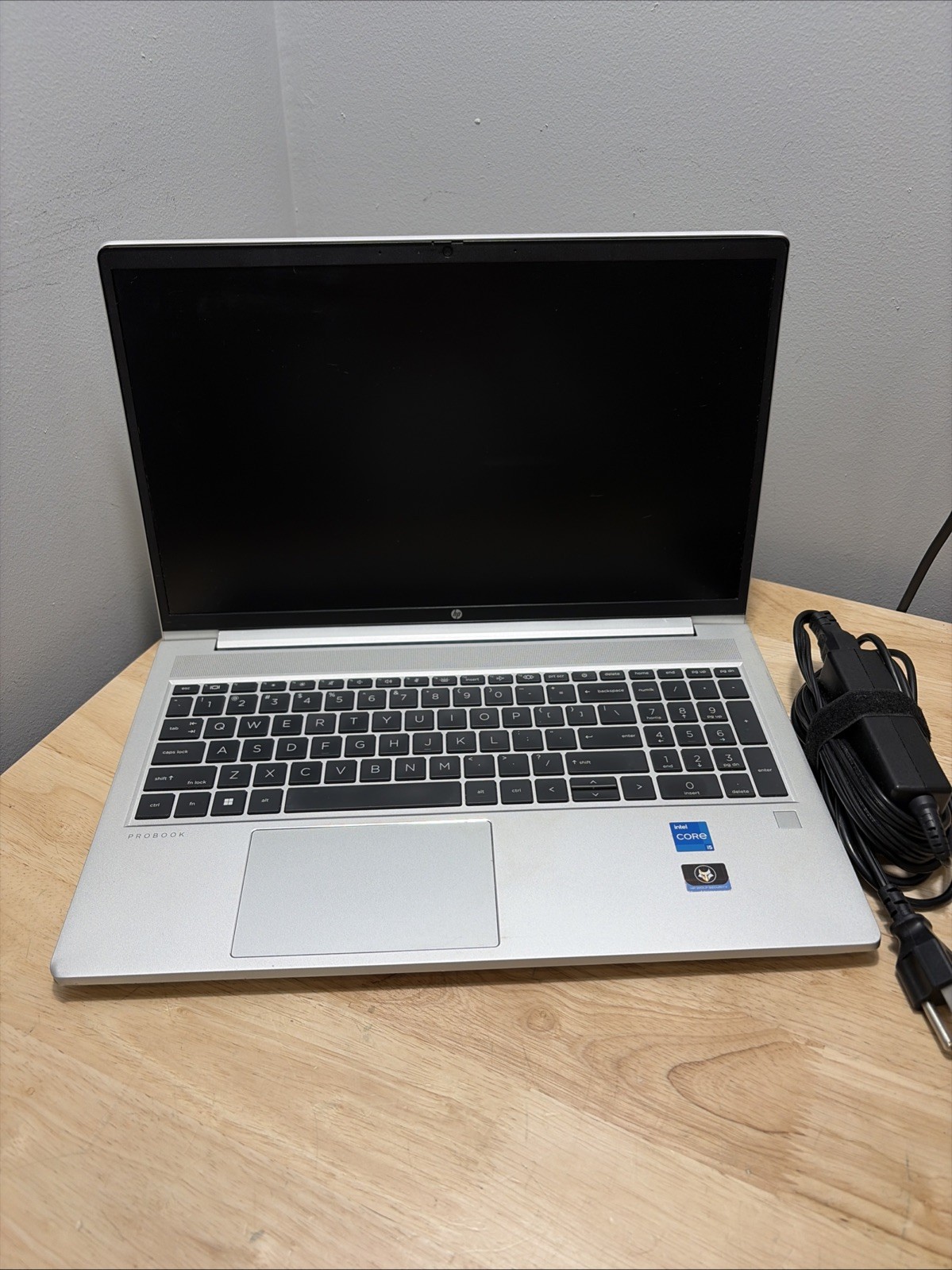 HP ProBook 450 G9 15′ CORE I5-1235U 1300 MHZ 16GB, 256GB WCAM WIFI WIN11 CORD