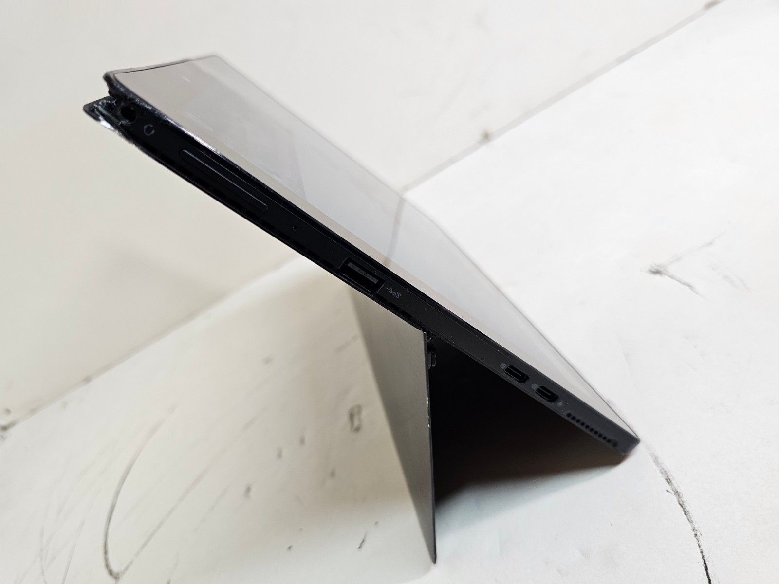 Dell Latitude 5290 Tablet – 1.7 GHz i5-8350U 8GB 256GB 12.5″ Touchscreen – SP1