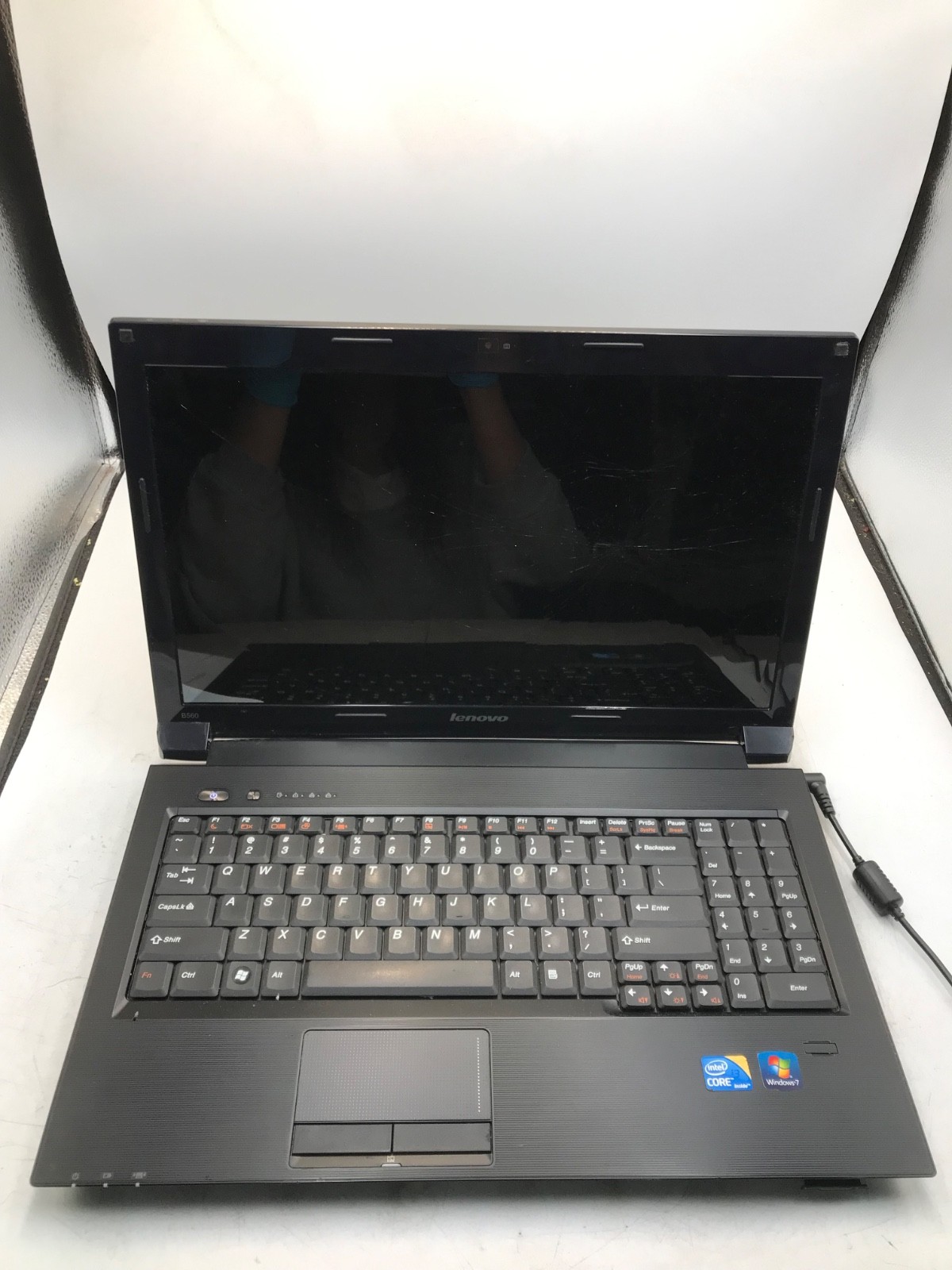 Lenovo B560 Intel Core i3-370M 15″ Laptop -BOOTS/BAD DISPLAY-MZ