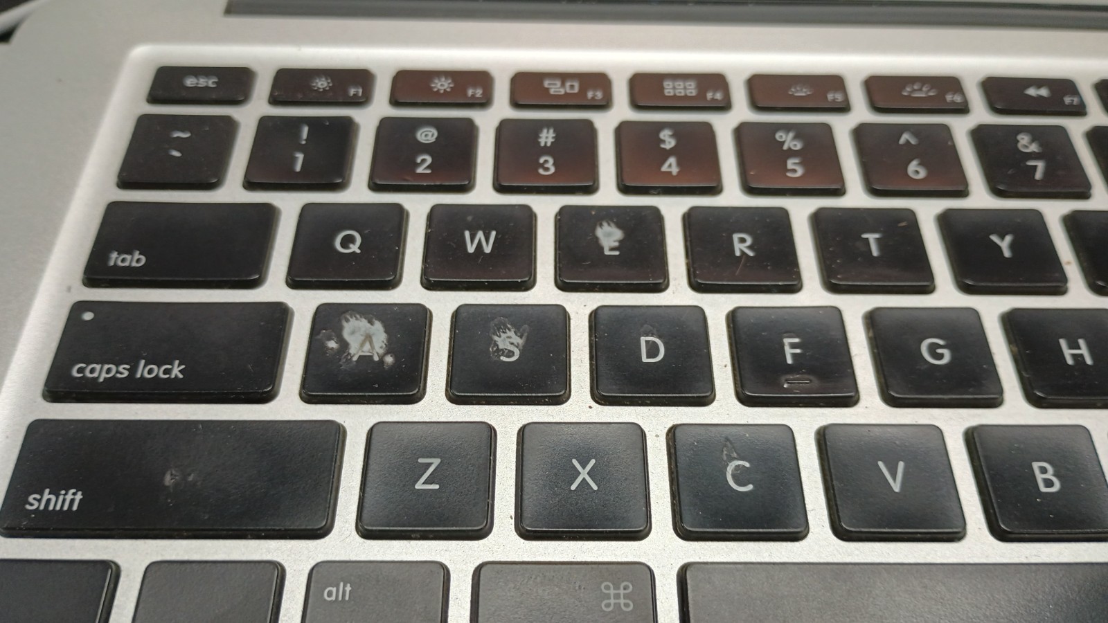 7092 MacBook Air A1466(no charger!).i7 dual core.8GB.250GB SSD.13.3″.Catalina
