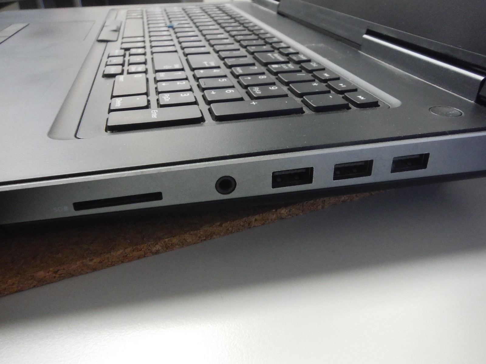DELL PRECISION 7720 Xeon E3-1505M v6 32 GB RAM 512 GB SSD Win 11 PRO