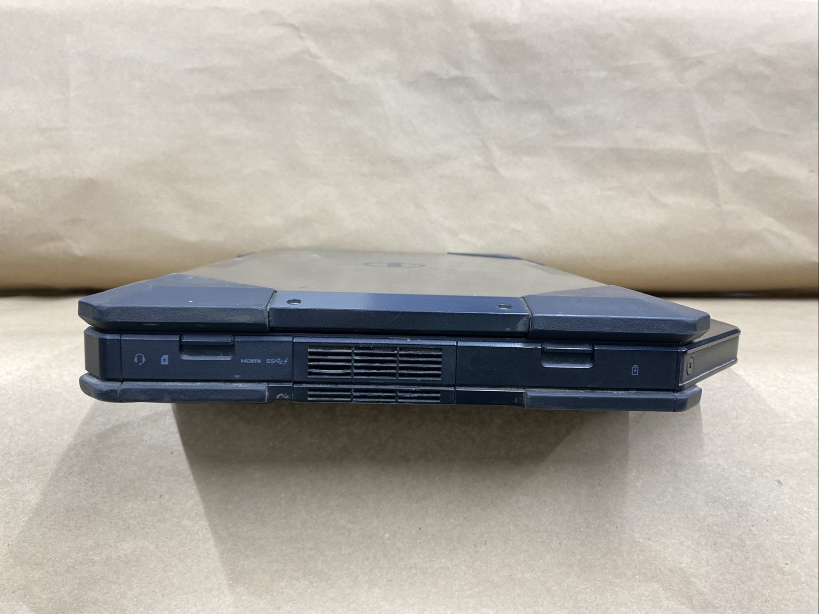Dell Latitude 5414 – 14″ 1920×1080 – i5-6300U – 8GB – 256GB SSD – Win 10 Pro