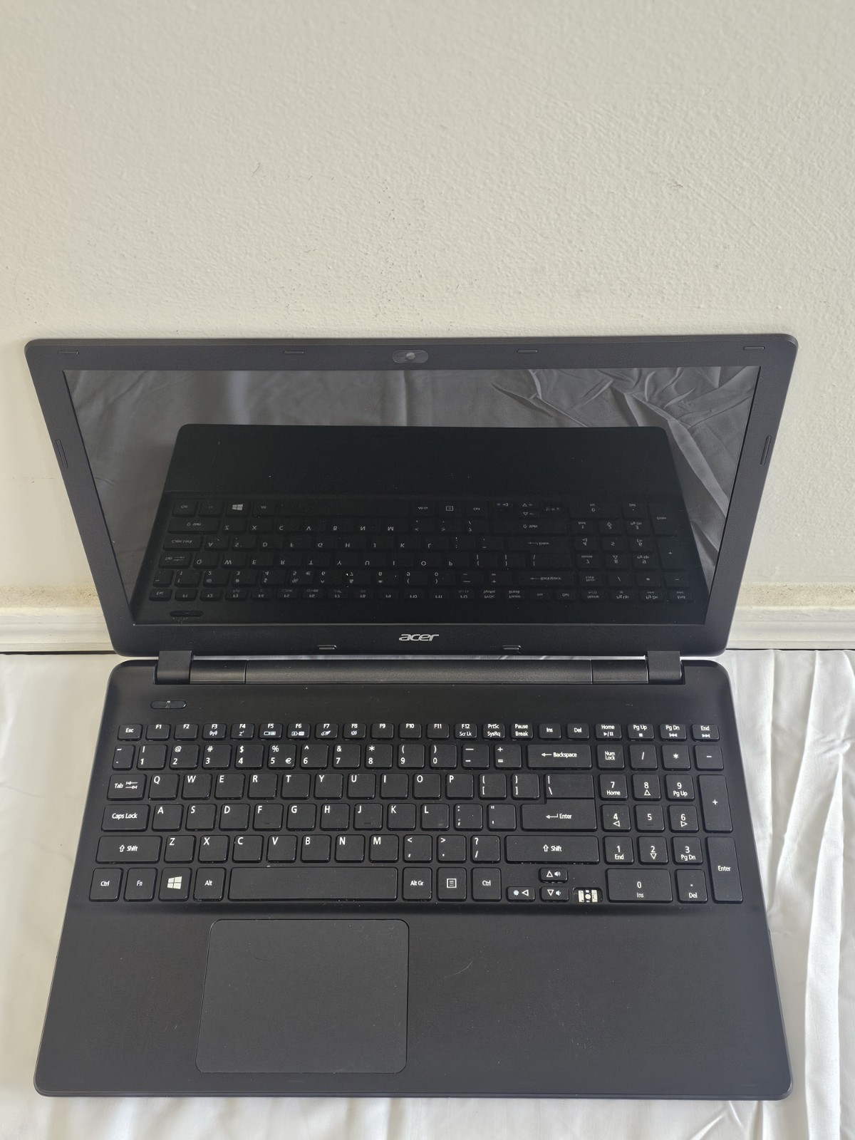 Acer E5-551 Laptop – AMD Radeon R5 – 6GB RAM – 750GB – BAD BATT – Win 10 – READ