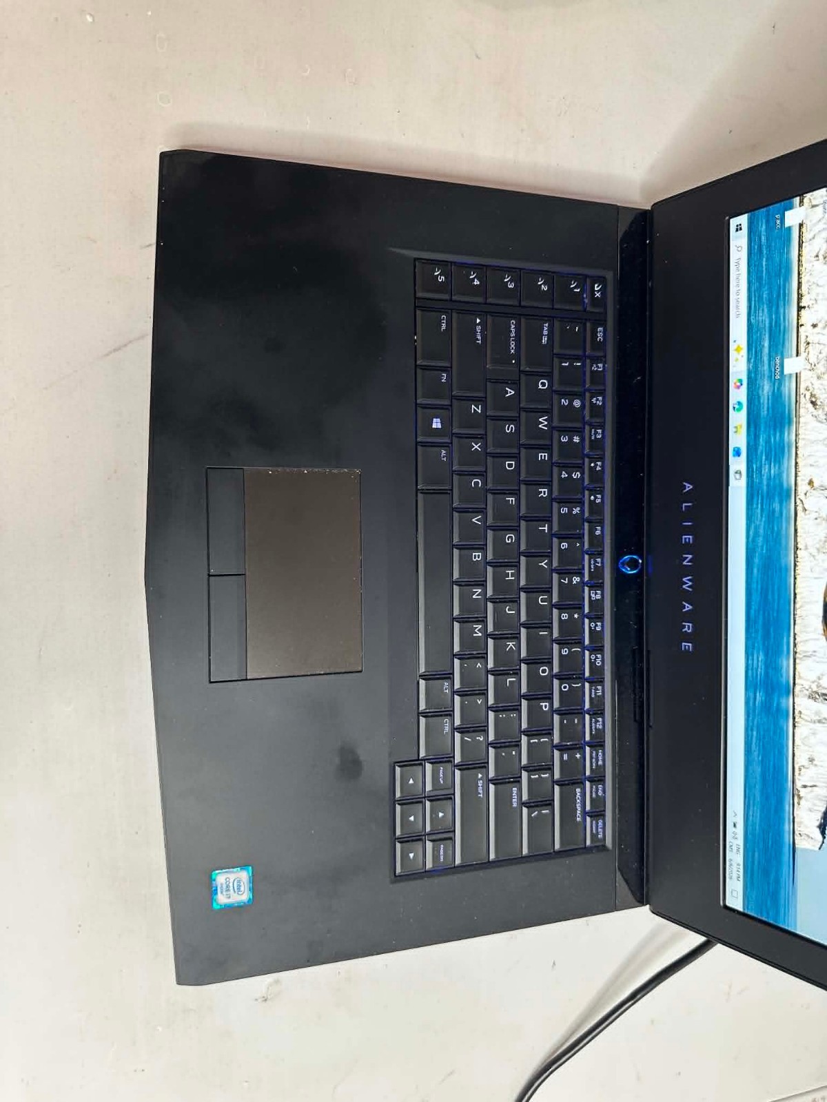 Dell Alienware 15 R3 i7-6700HQ GTX 1060, 16GB ram, 128GB SSD, 1TB HDD – Low batt