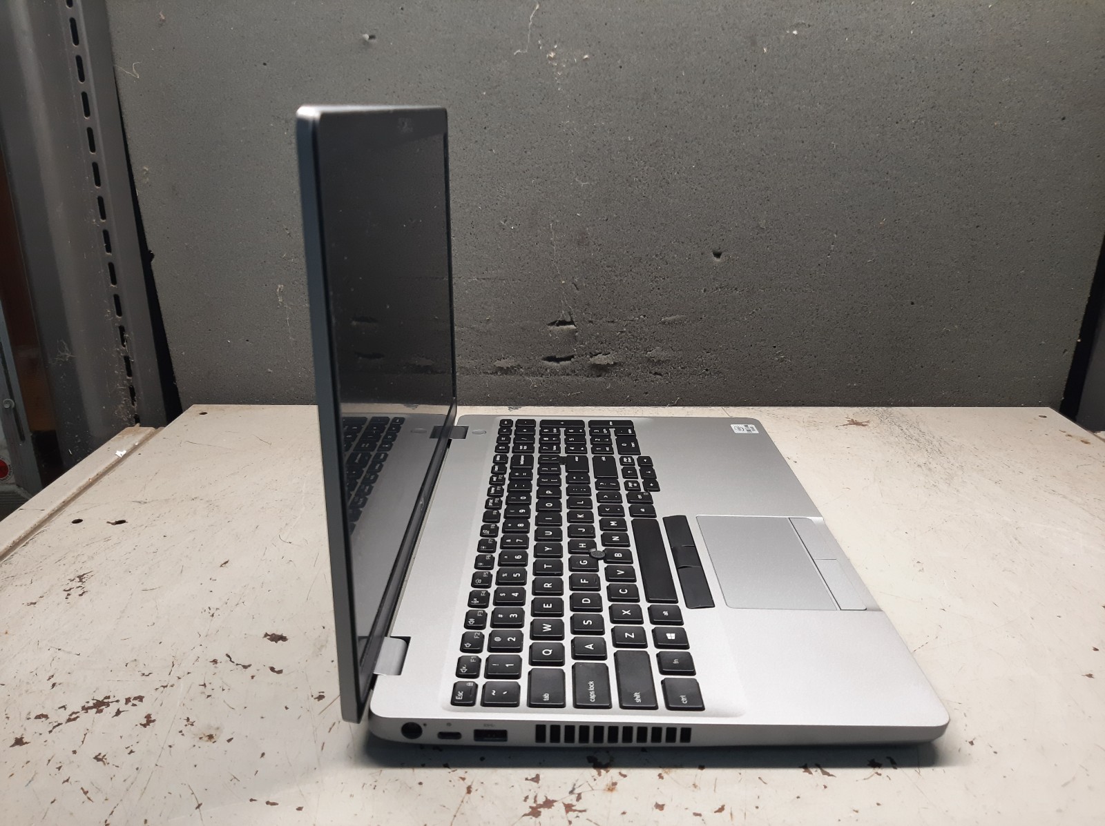 Dell Latitude 5510 15.6″ i7-10610 8GB RAM No SSD/OS/BATT