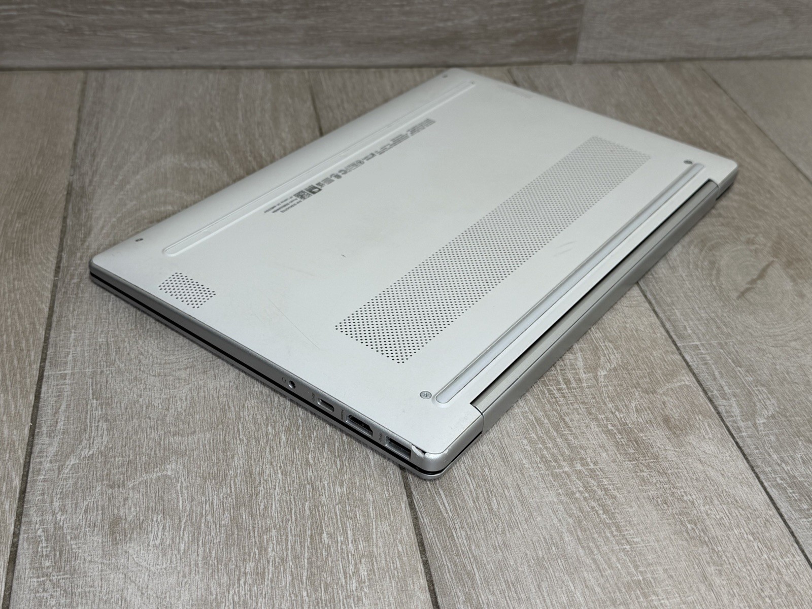 HP Laptop 14-em0233nr 14″ AMD Ryzen 3 7320U 4GB Ram 256GB SSD Silver Windows 11