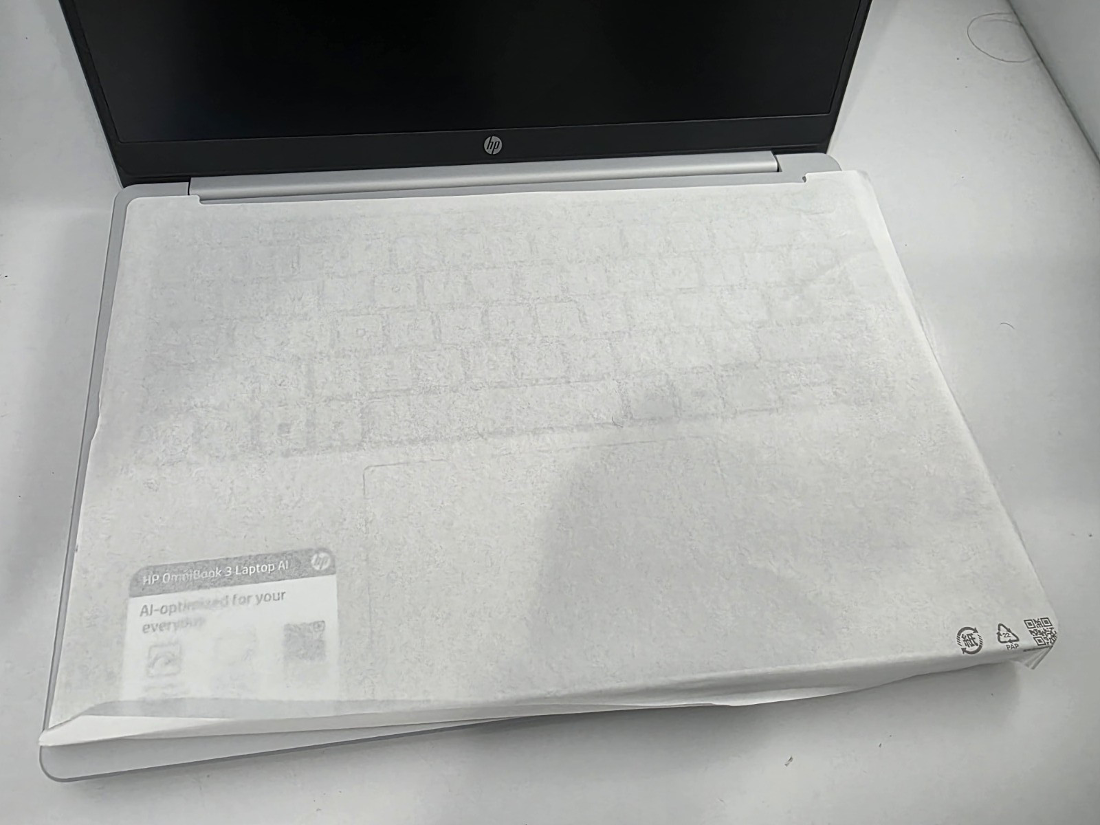 HP OmniBook 3 14″ 2K Silver Touchscreen Laptop Snapdragon X 16GB Memory -512GB