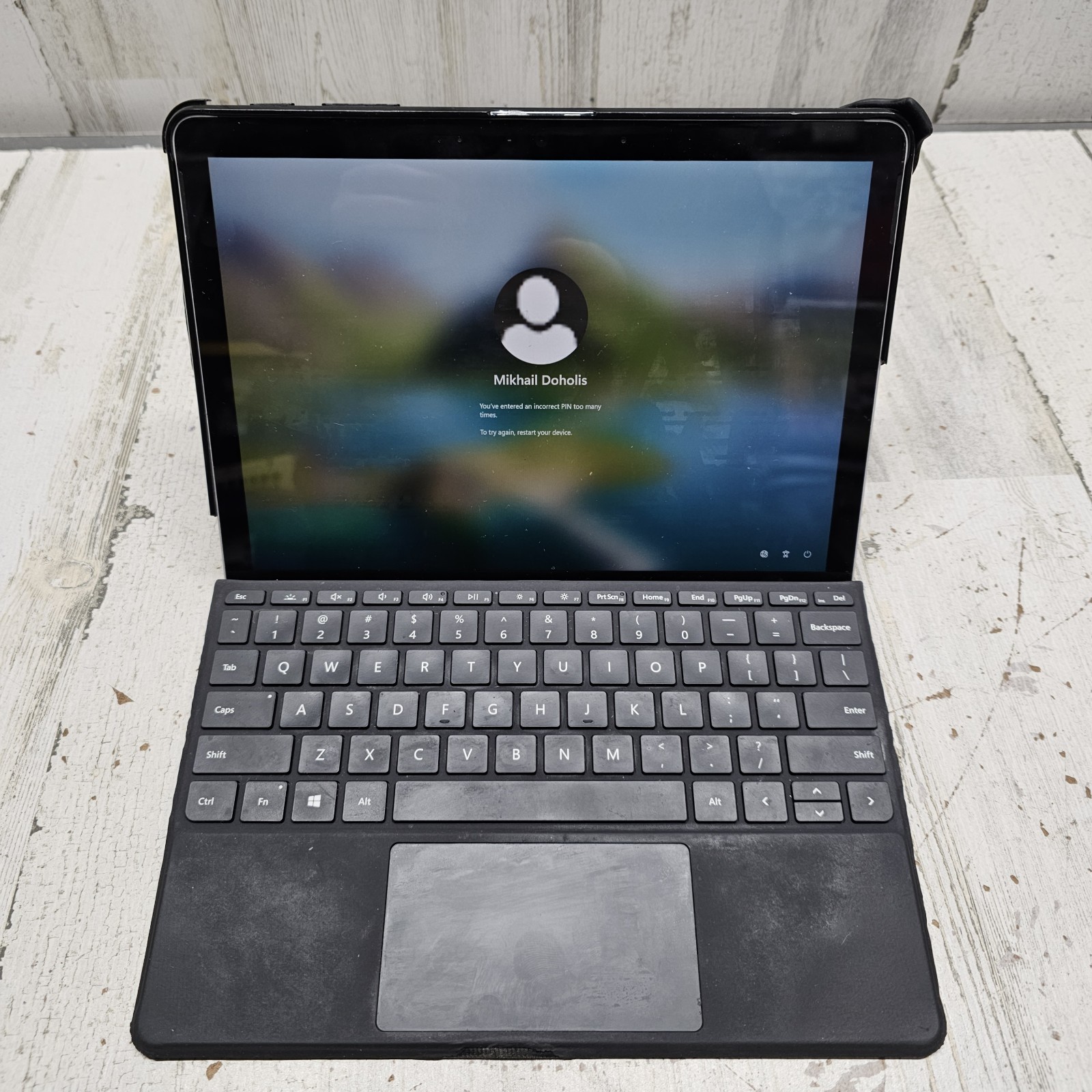Microsoft Surface Go 2 (10.5″, Intel Pentium 4425Y, 4GB, 64GB, 1926) PIN BLOCKED