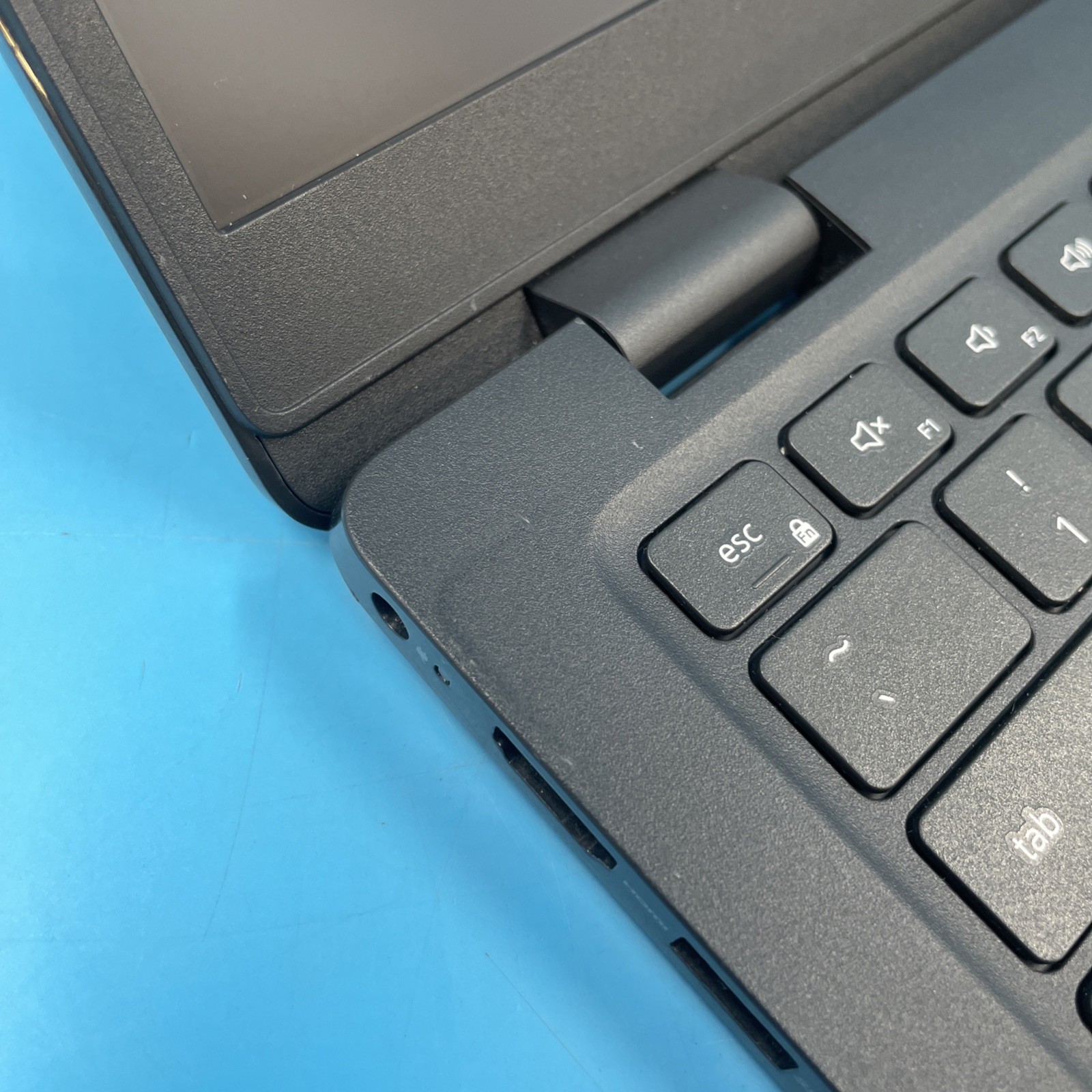Dell Latitude 3420 | i5-1135G7 | 8GB RAM | 256GB SSD | WIN 11 PRO | 72% BATT