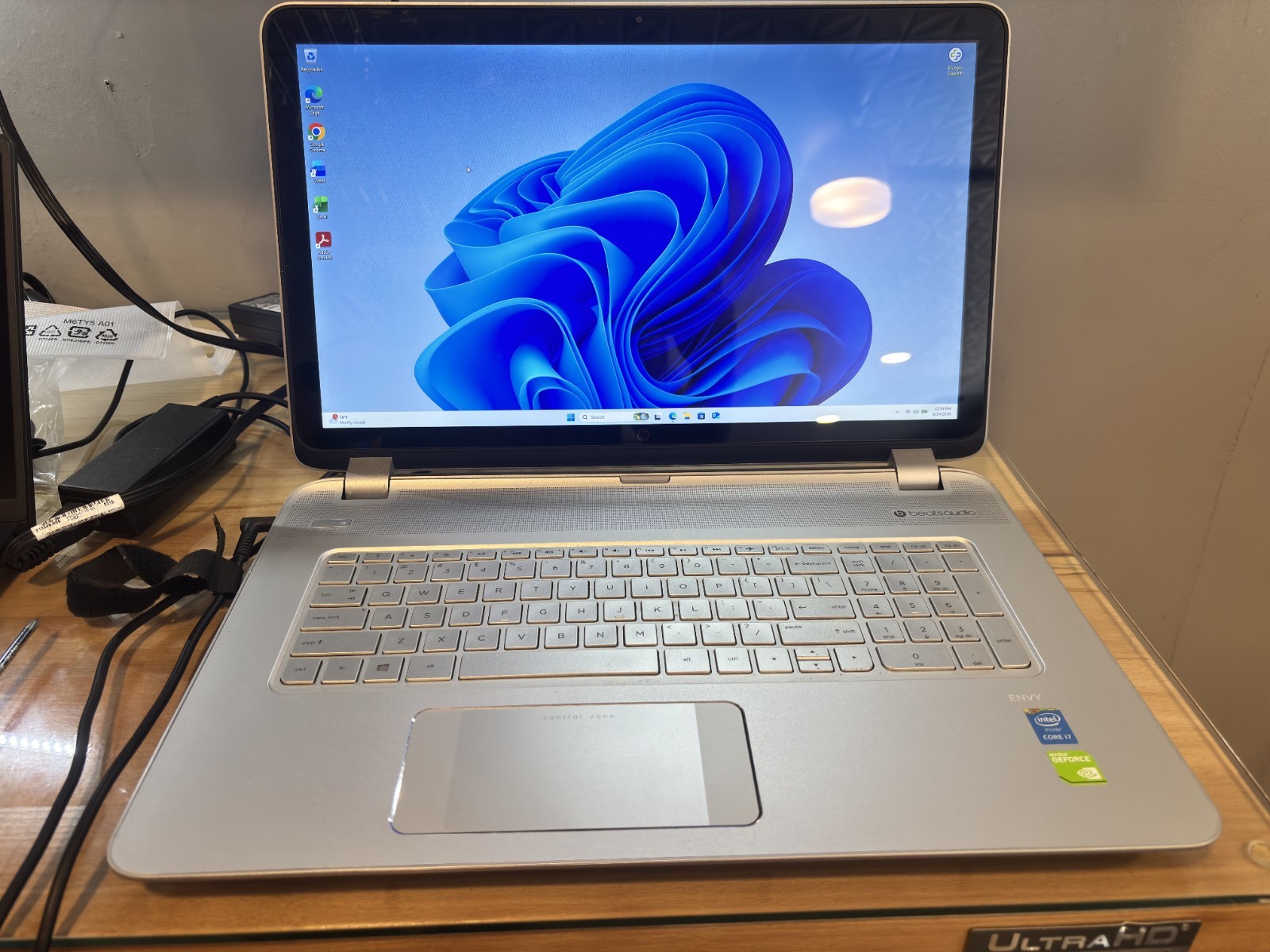 hp envy m7 i7 5600u 12gb ram and m840 descrete gpu