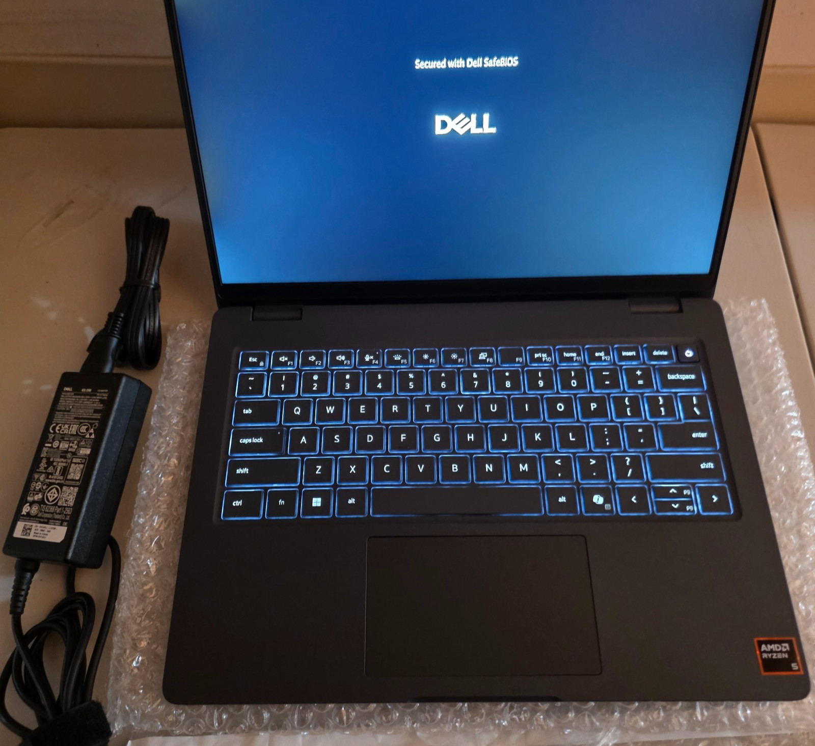 Dell Pro 14 PC14255 14″ Ryzen 5 220 • 8GB • 256GB SSD • Radeon 740M • Win 11 Pro