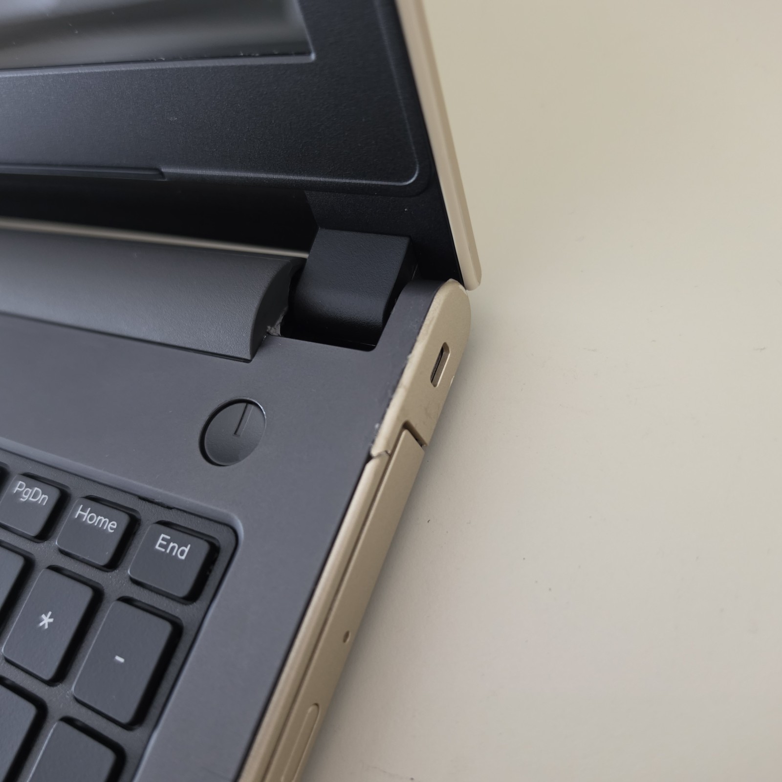 15.6″ DELL Inspiron 5555 Laptop – A8-7410 – 12GB RAM – 500GB HDD – Ion Gold