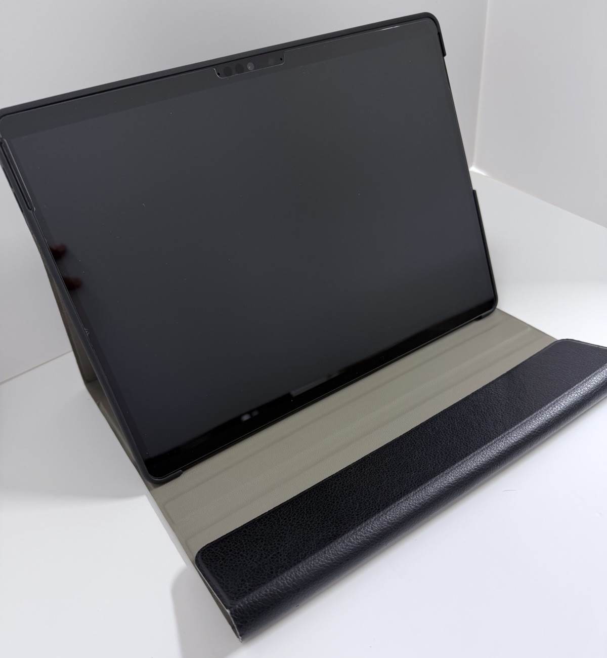 Microsoft Surface Pro X LTE 13″ 2880 x 1920 SQ1 512GB SSD 16GB W10 Pro