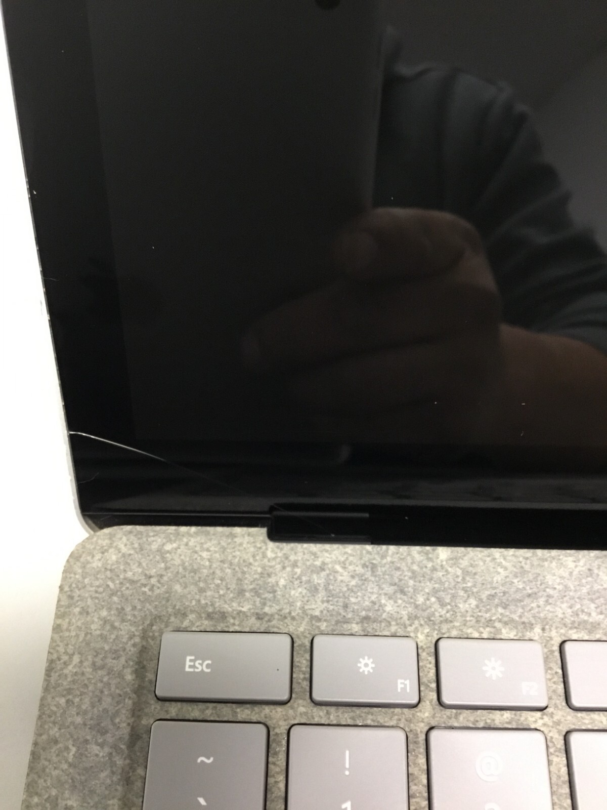 Microsoft Surface laptop13.5” 256 GB Core i5 7th Gen 2.60GHz 8GB RAM WIN 11 PRO