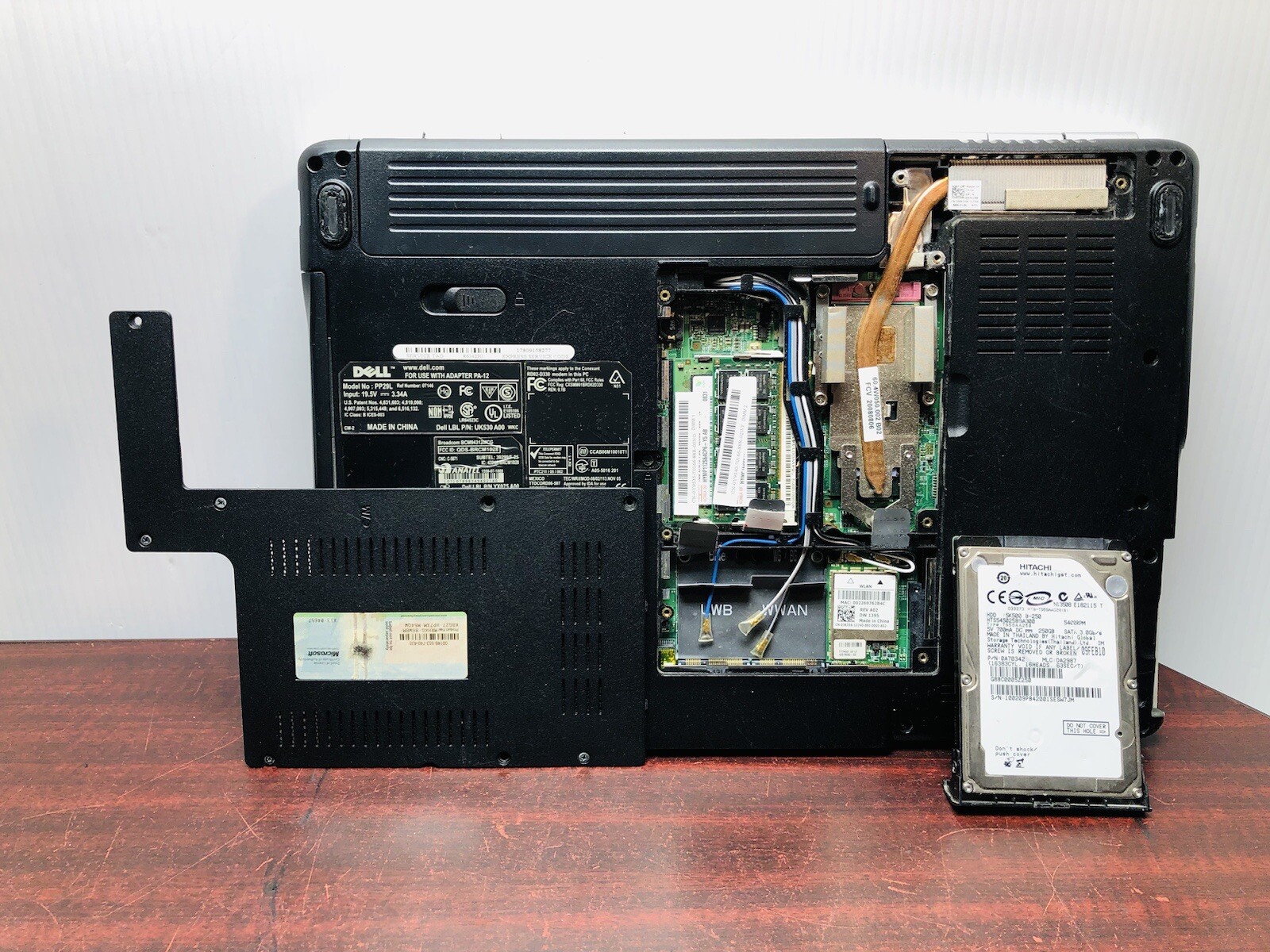 Dell Inspiron 1525 15.4″ Laptop , FOR PARTS ! Memory Sticks Hard drive