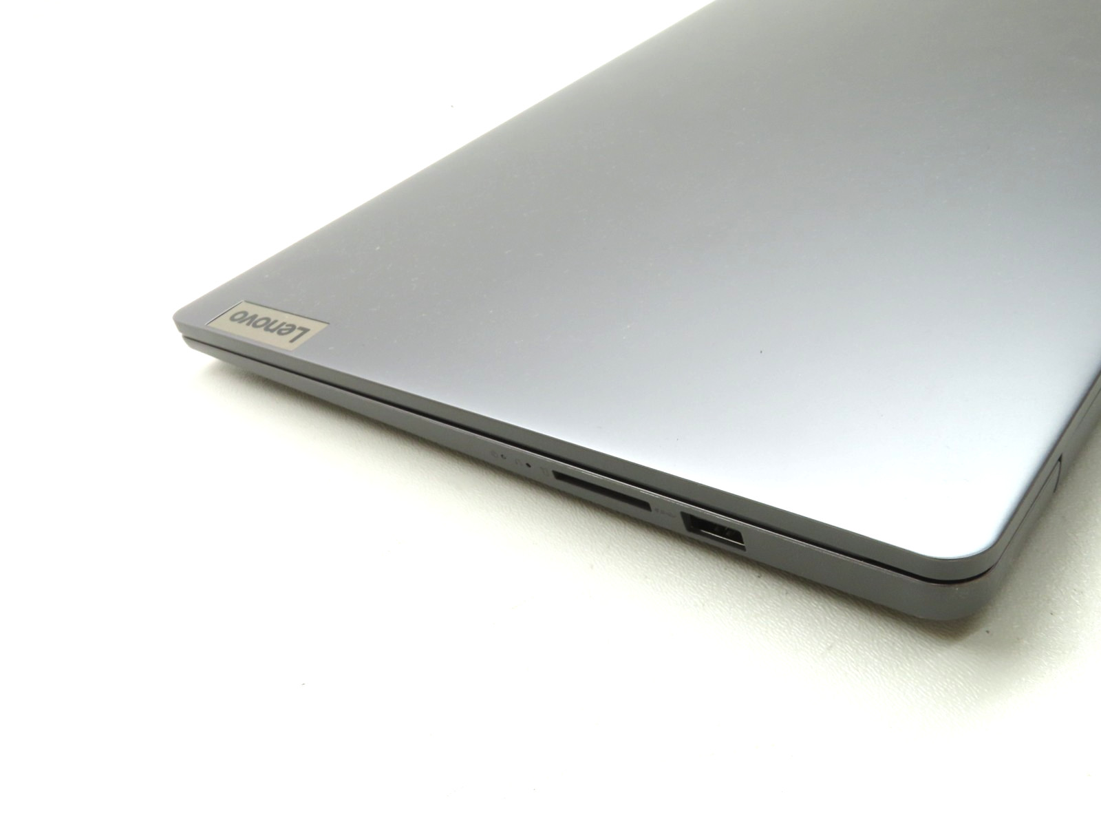 Lenovo IdeaPad Slim 3 15IAN8 15.6″ Core i3-N305 1.8GHz 8GB RAM 128GB SSD