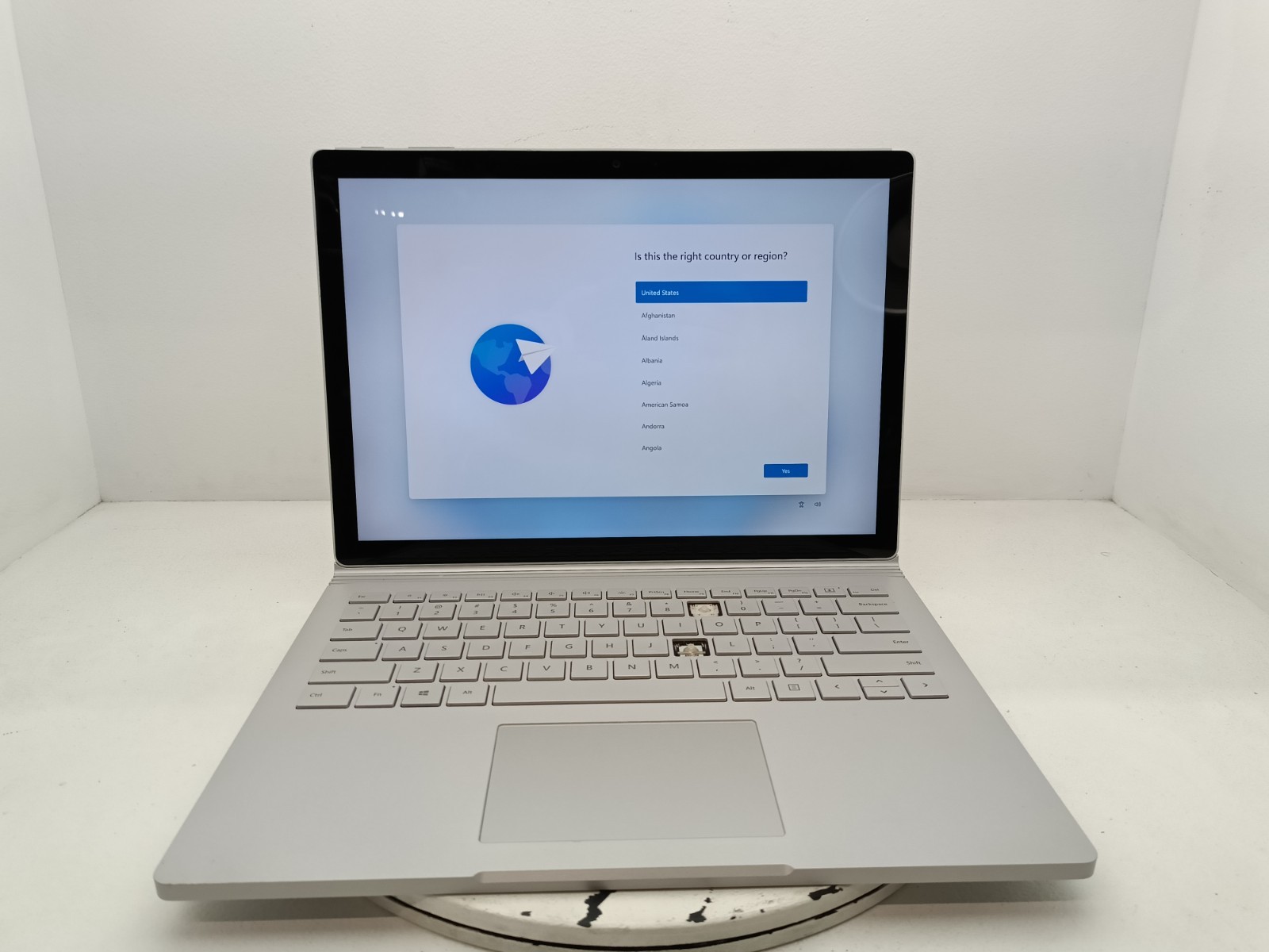 Microsoft Surface Book 2 1832 13.5″ Touch UHD i7-8650U 8GB 256GB Read #91