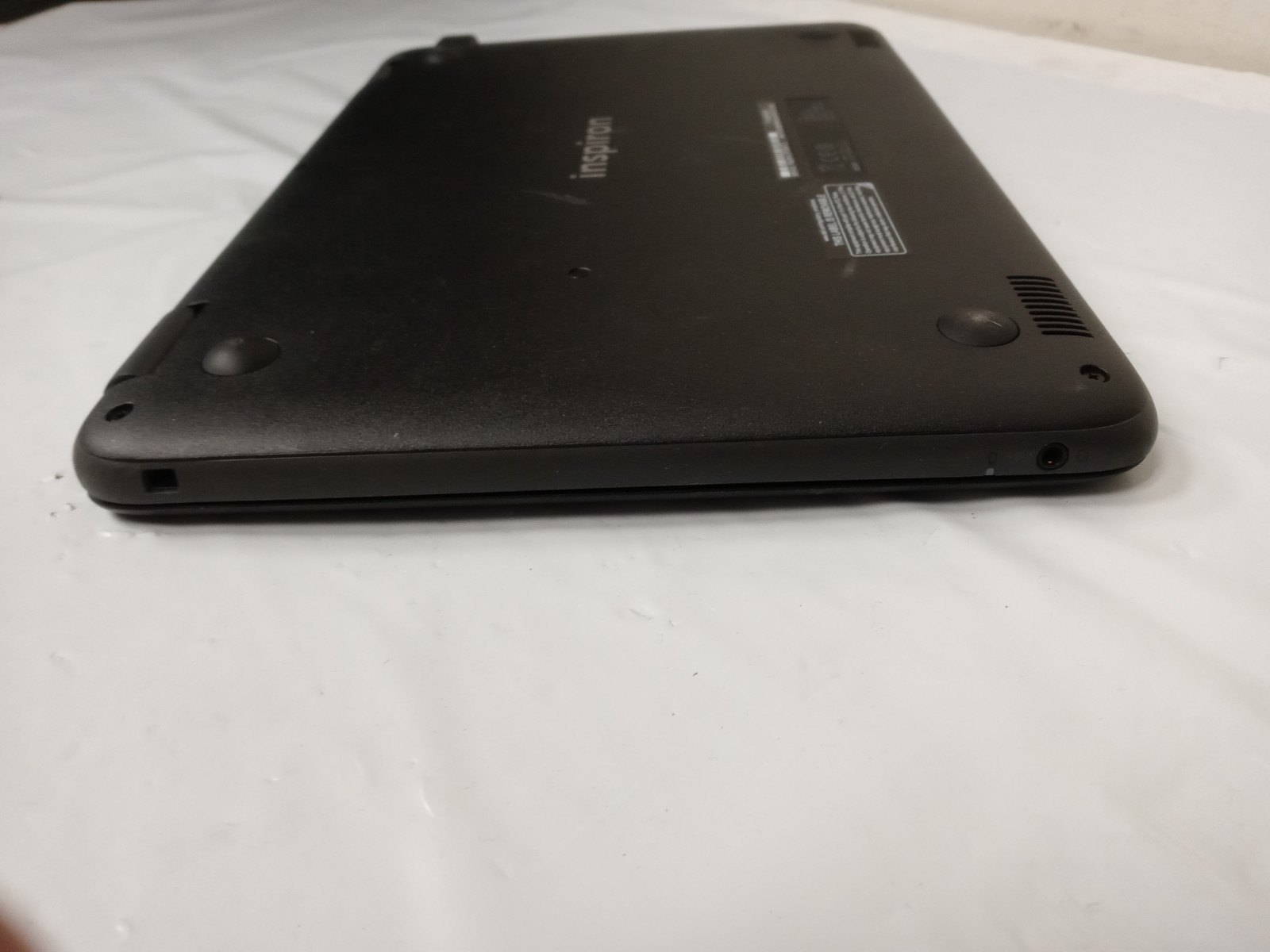 Dell Inspiron 3181 11.6″ Celeron N3060 1.60 GHz 4 GB RAM 16 GB HDD No AC – READ