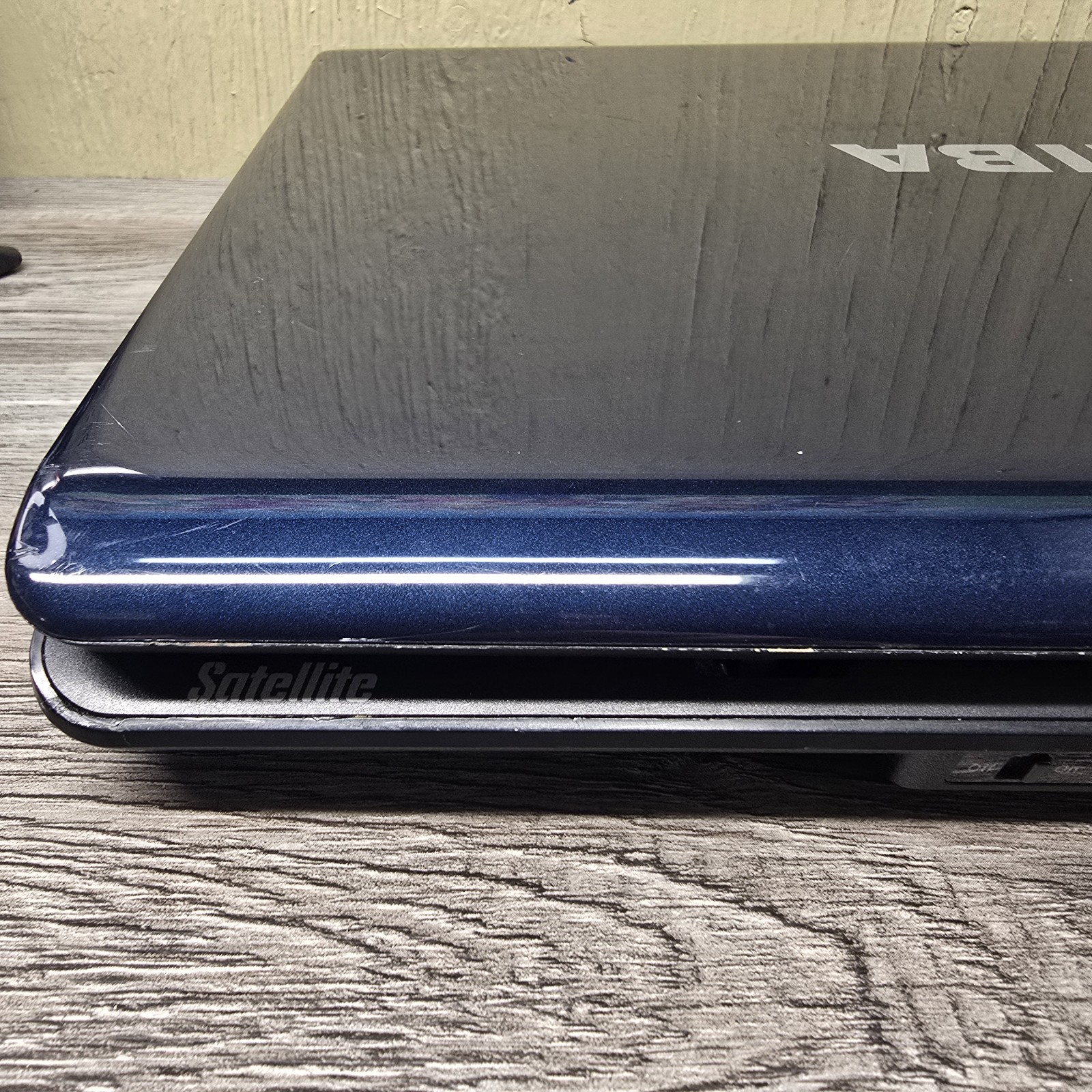 Toshiba Satellite L355D-S7815 17″ Laptop AMD QL-60 3GB 160GB Win7 COA