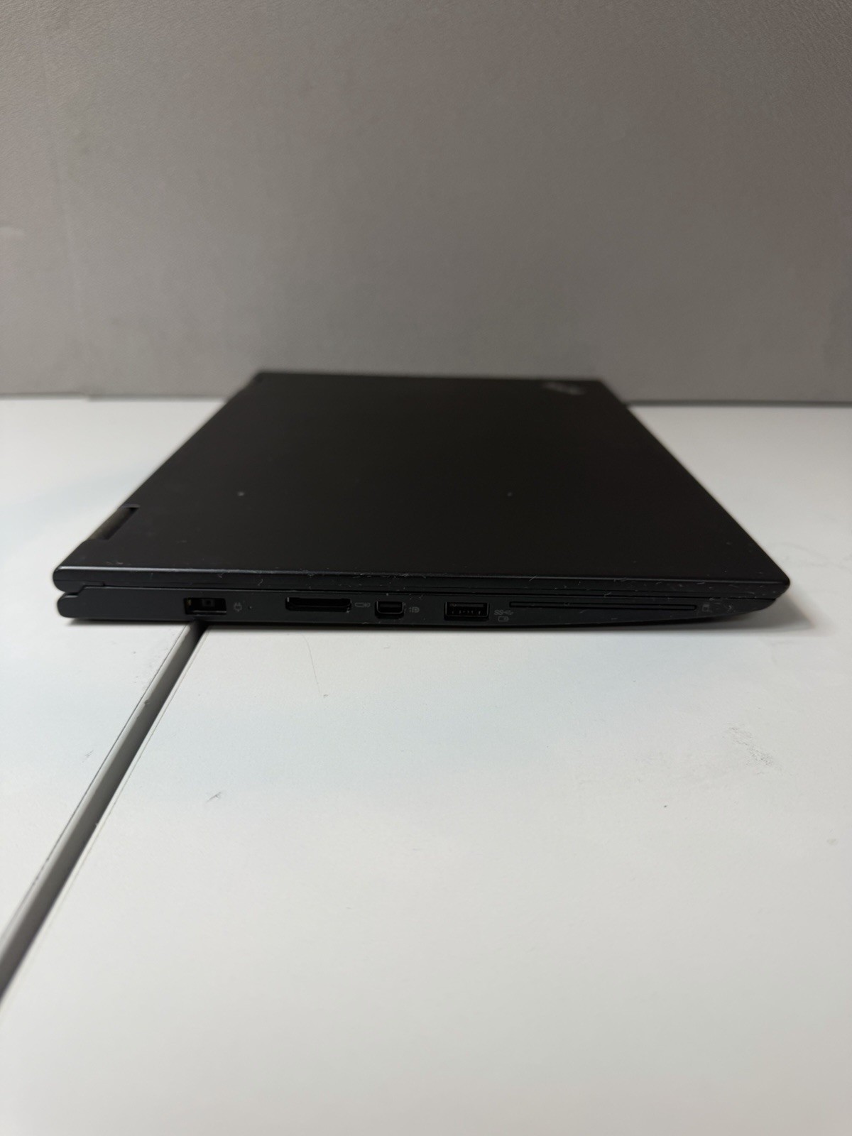 Lenovo ThinkPad Yoga 260 12.5” Touch Laptop i3-6100U 4GB RAM, 128GB SSD +Charger