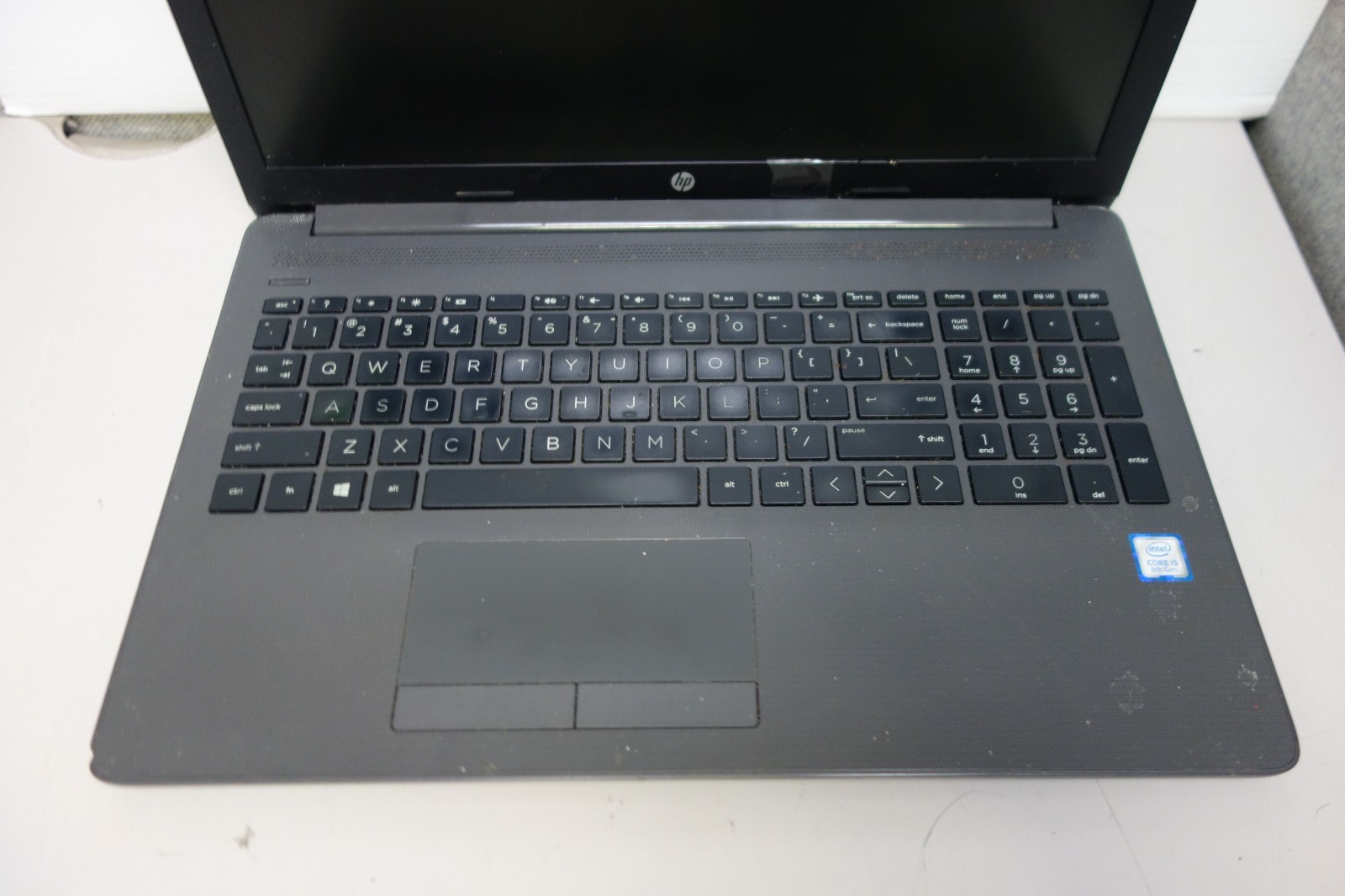 HP 250 G7 Notebook 15.6″ i5 1.6GHz 16GB/256GB m2 SSD [NO OS] Laptop +AC[BADBTRY]