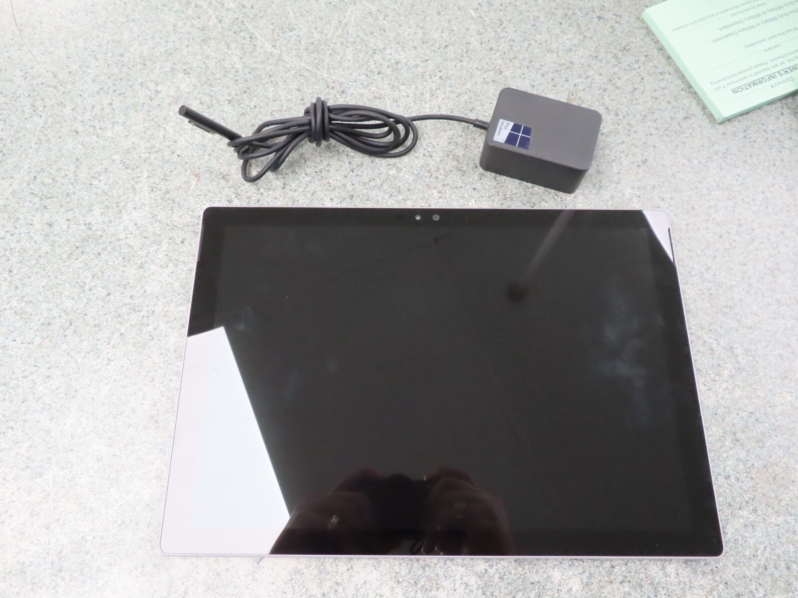 Microsoft Surface Pro 4 1724 Intel Core M3-6Y30 0.9GHz 128GB SSD 4GB DDR3 Silver