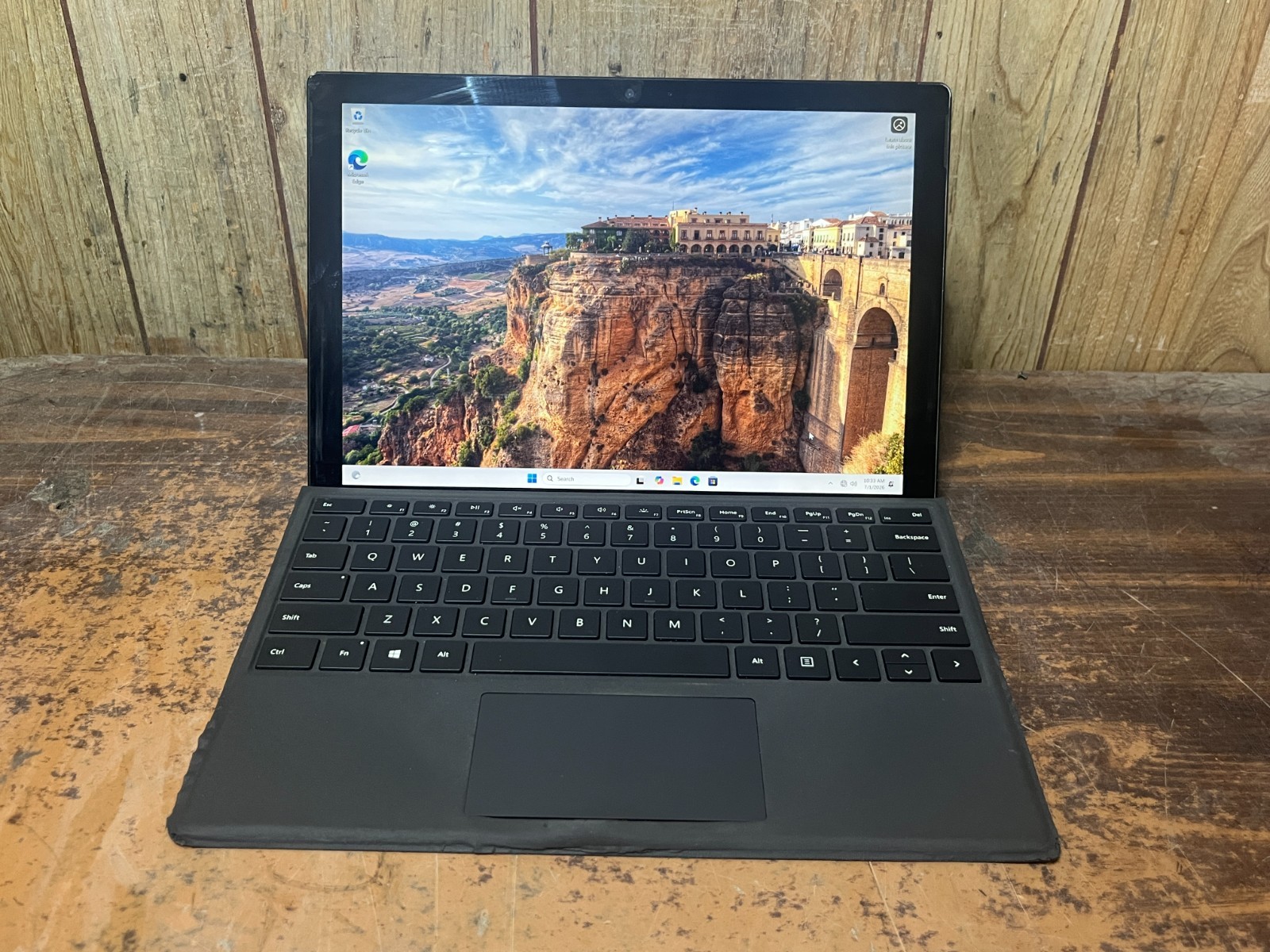 Microsoft Surface Pro 6 i7-8650U/16GB RAM/512GB SSD – Windows 11 Pro